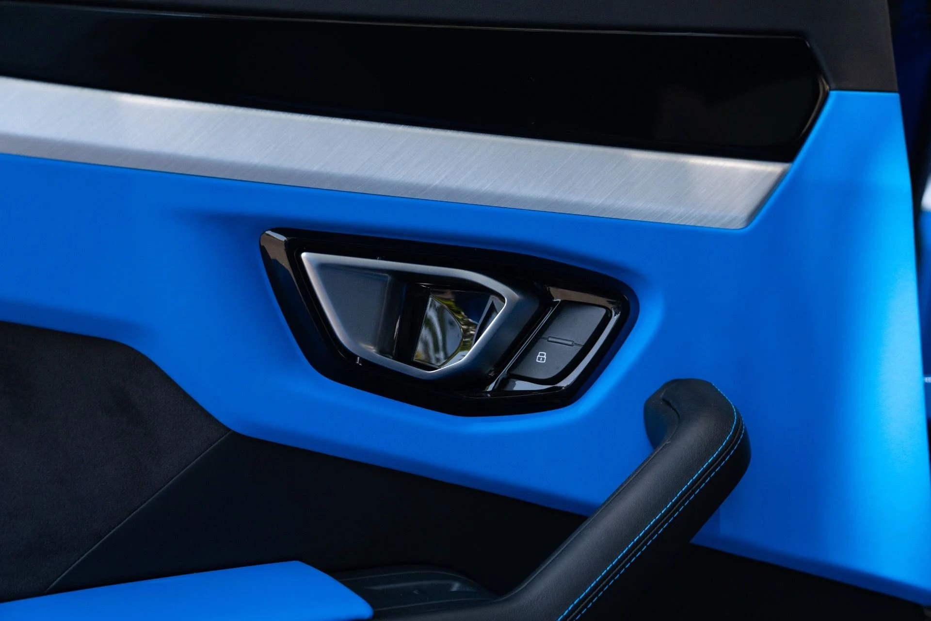 mph060_3575011293_Used_2019_Lamborghini_Urus_1781242066_8586266f60