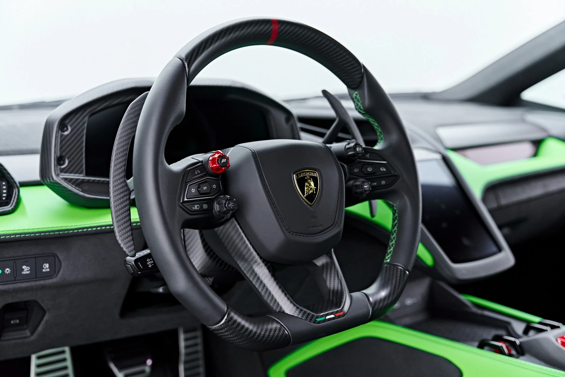 mph060_3641826571_Used_2025_Lamborghini_Revuelto_Base_1785289427_e87d268b3c