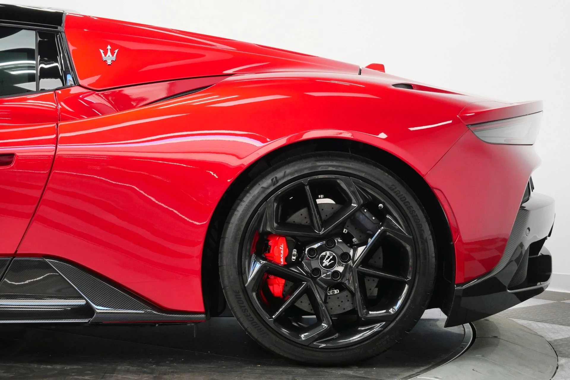 mph060_3651902528_Used_2023_Maserati_MC_20_Cielo_1598_Miles_Carbon_Ceramic_Brakes_Interior_Exterior_Carbon_Packages_1776351589_ed08ac7e6c