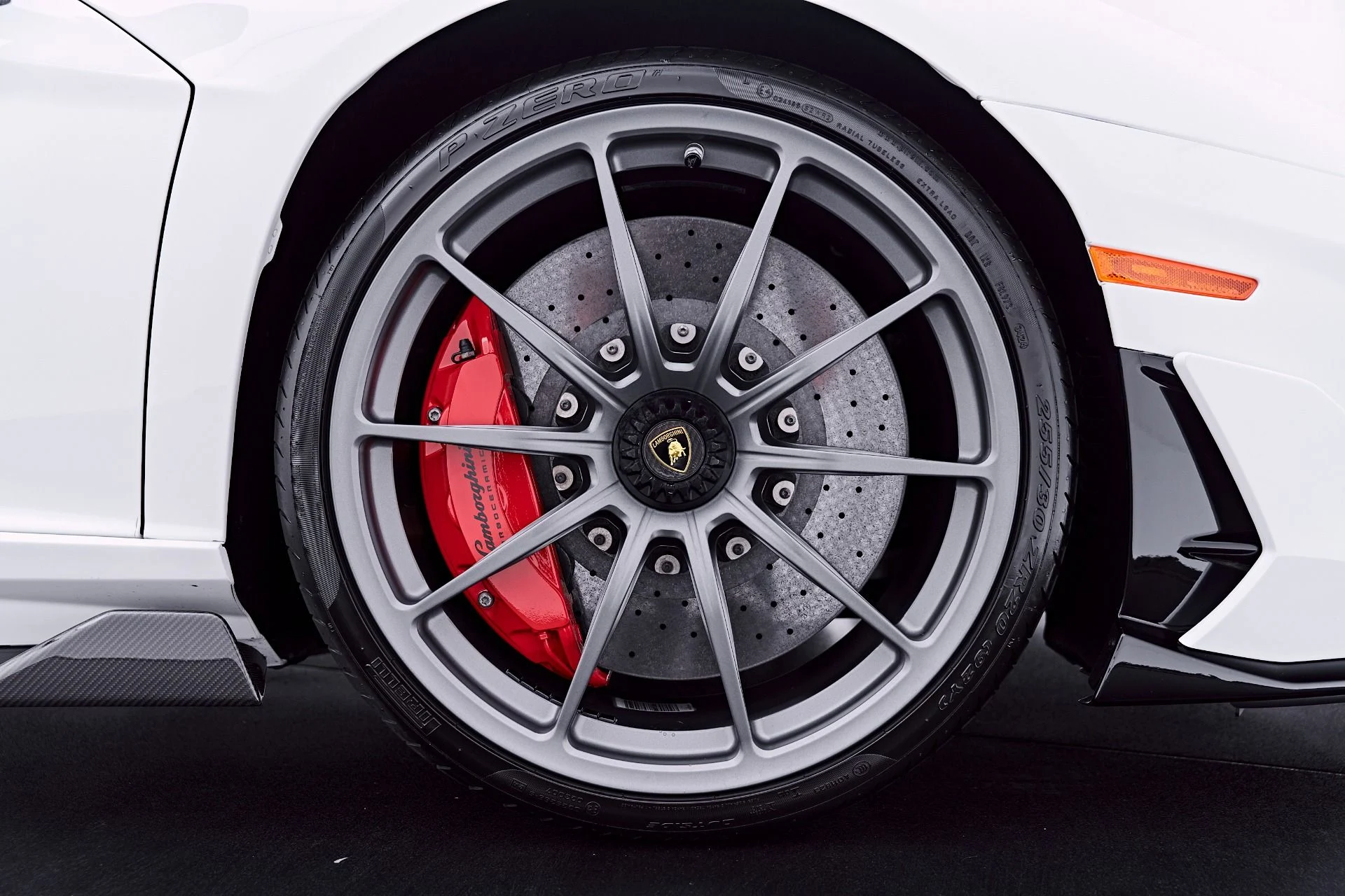 mph060_3666881200_Used_2021_Lamborghini_Aventador_SVJ_Base_1784080245_e637dd522a