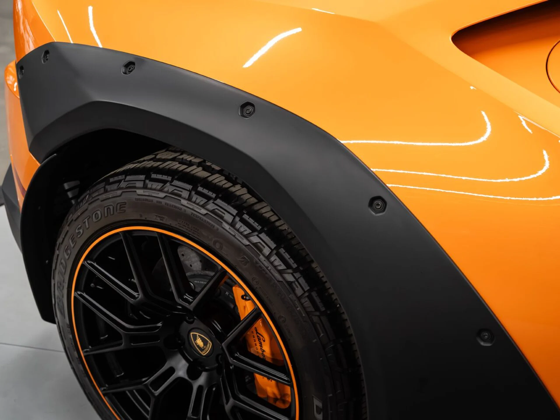 mph060_3677276470_lamborghini_huracan_2023_3ebb4db2cf