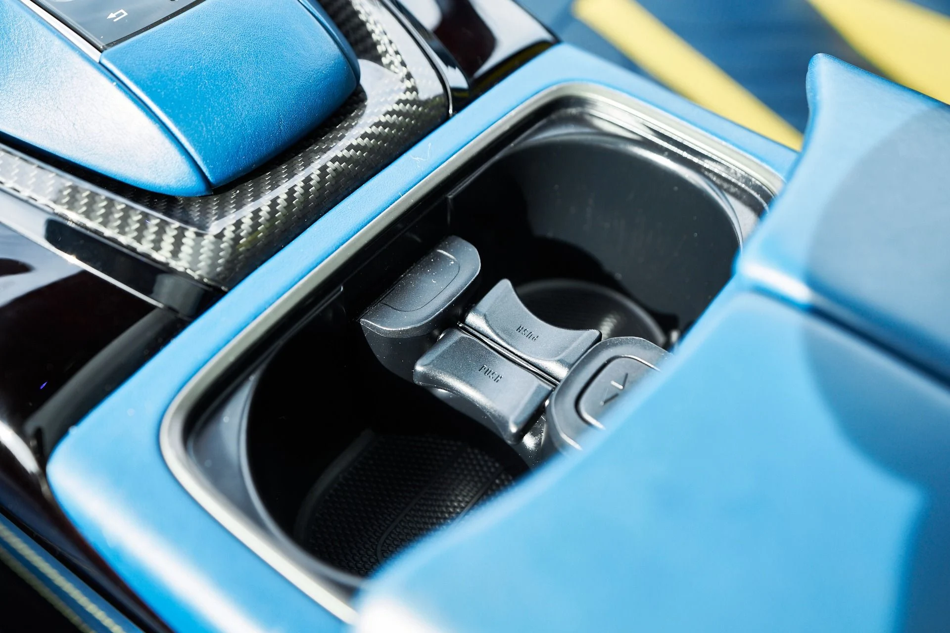 mph060_3685171876_Used_2023_Aston_Martin_DBX_707_1762900415_31bd30d324