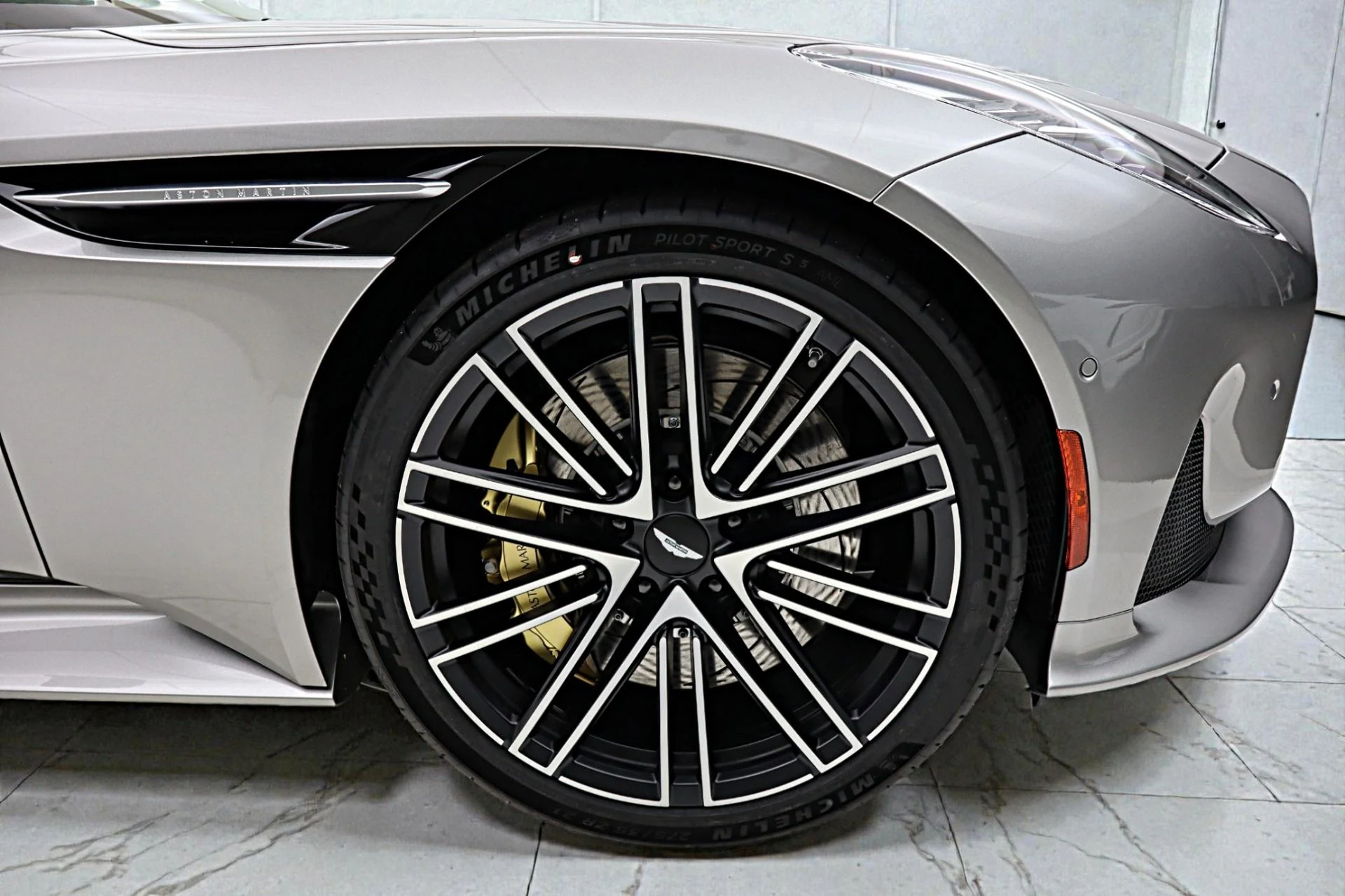 mph060_3732435335_New_2026_Aston_Martin_DB_12_Volante_bc78a5493a