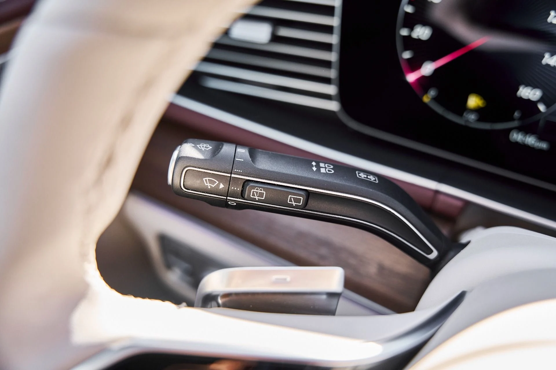 mph060_3741993538_Used_2024_Mercedes_Benz_GLS_Maybach_GLS_600_1776125703_c299facf3d