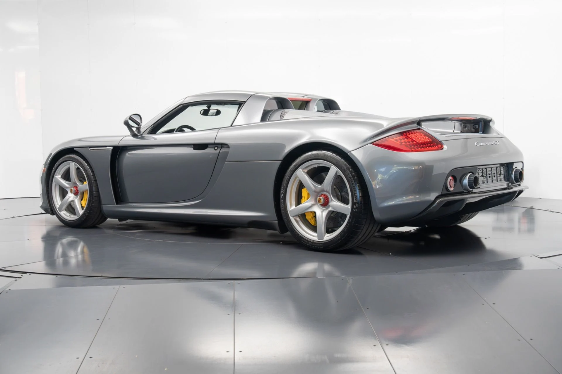 mph060_37451731_Used_2004_Porsche_Carrera_GT_1793121959_144cb37fb0