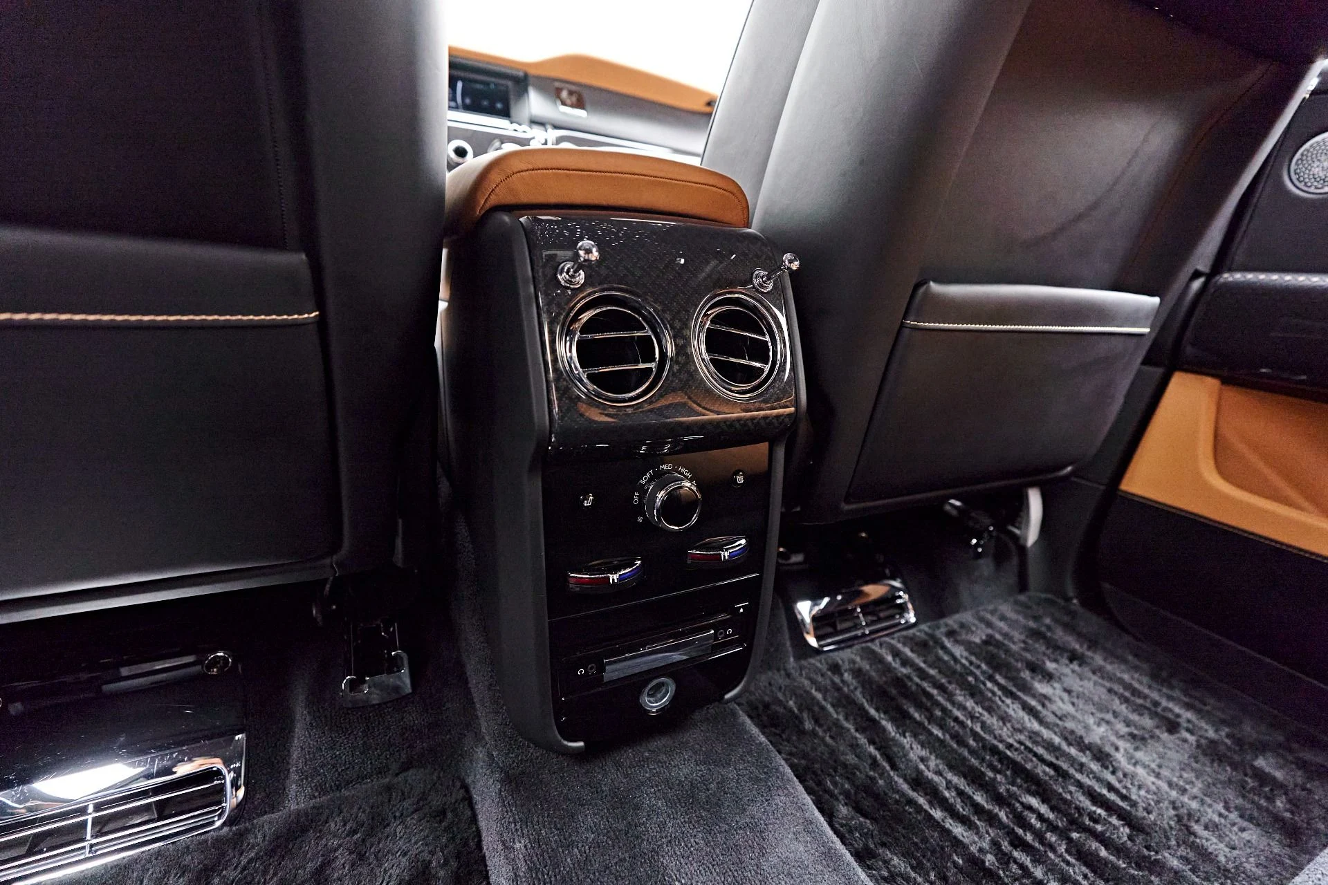 mph060_3766106469_Used_2022_Rolls_Royce_Cullinan_Base_1679686724_20bb640b2c