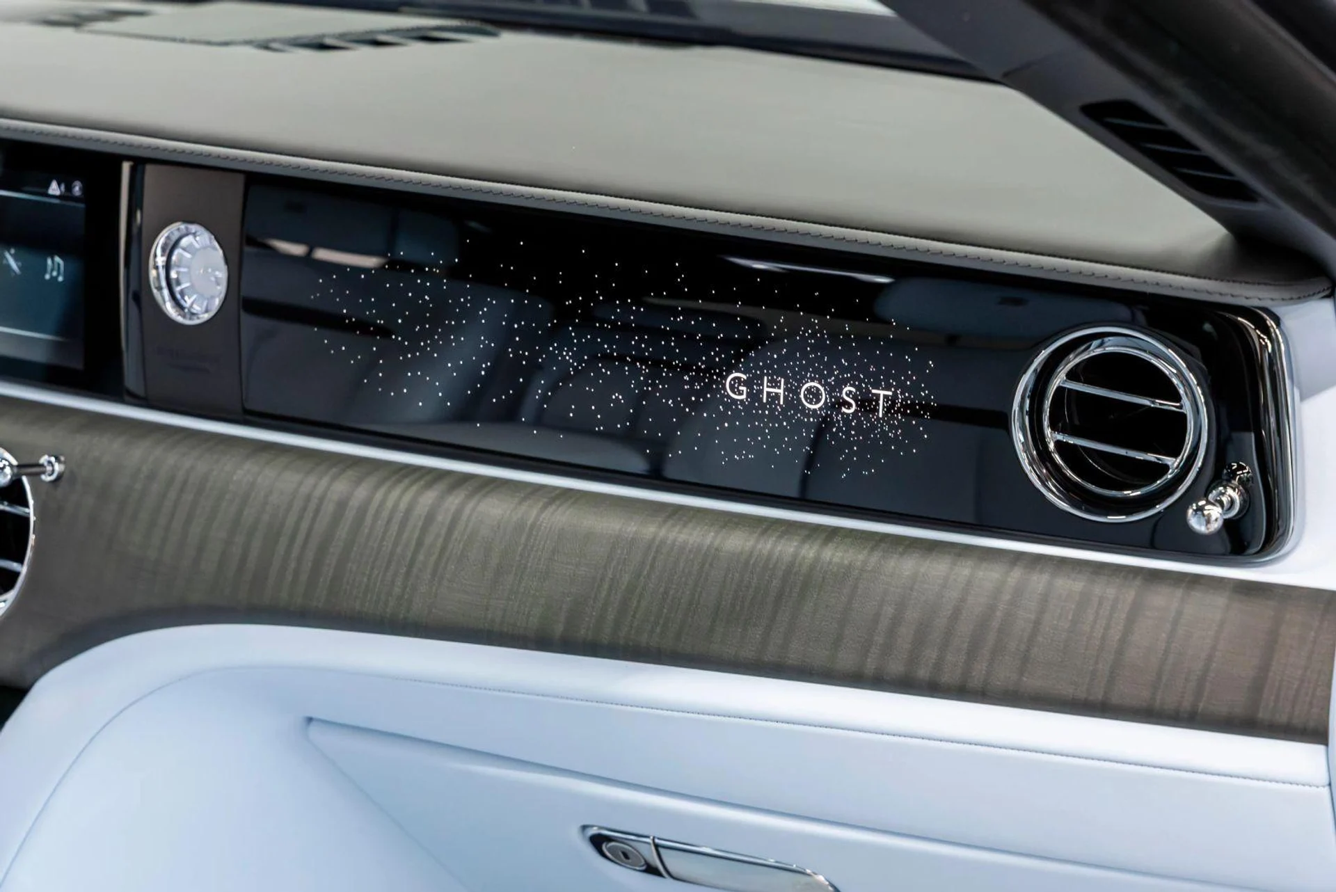 mph060_379987031_Used_2022_Rolls_Royce_Ghost_Sedan_4_D_1783500971_149774264d