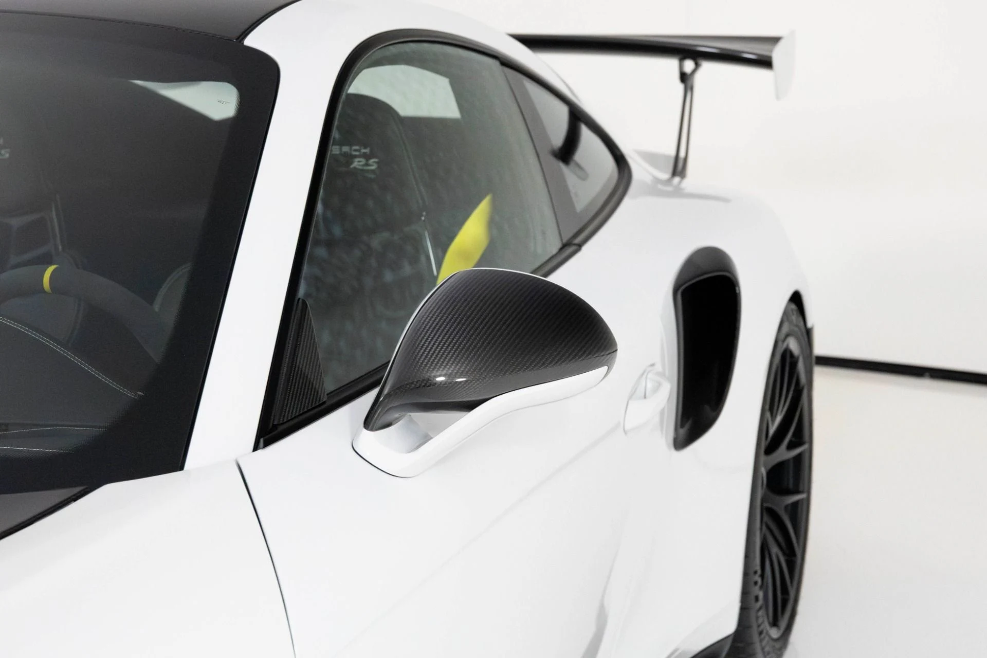 mph060_3815924567_Used_2018_Porsche_911_GT_2_RS_1762386697_c3b9eb7825