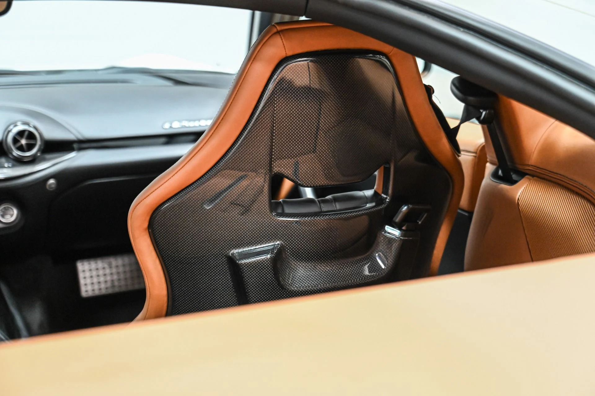 mph060_3831810932_Used_2015_Ferrari_F12_Berlinetta_1770858306_5c7f5e6395