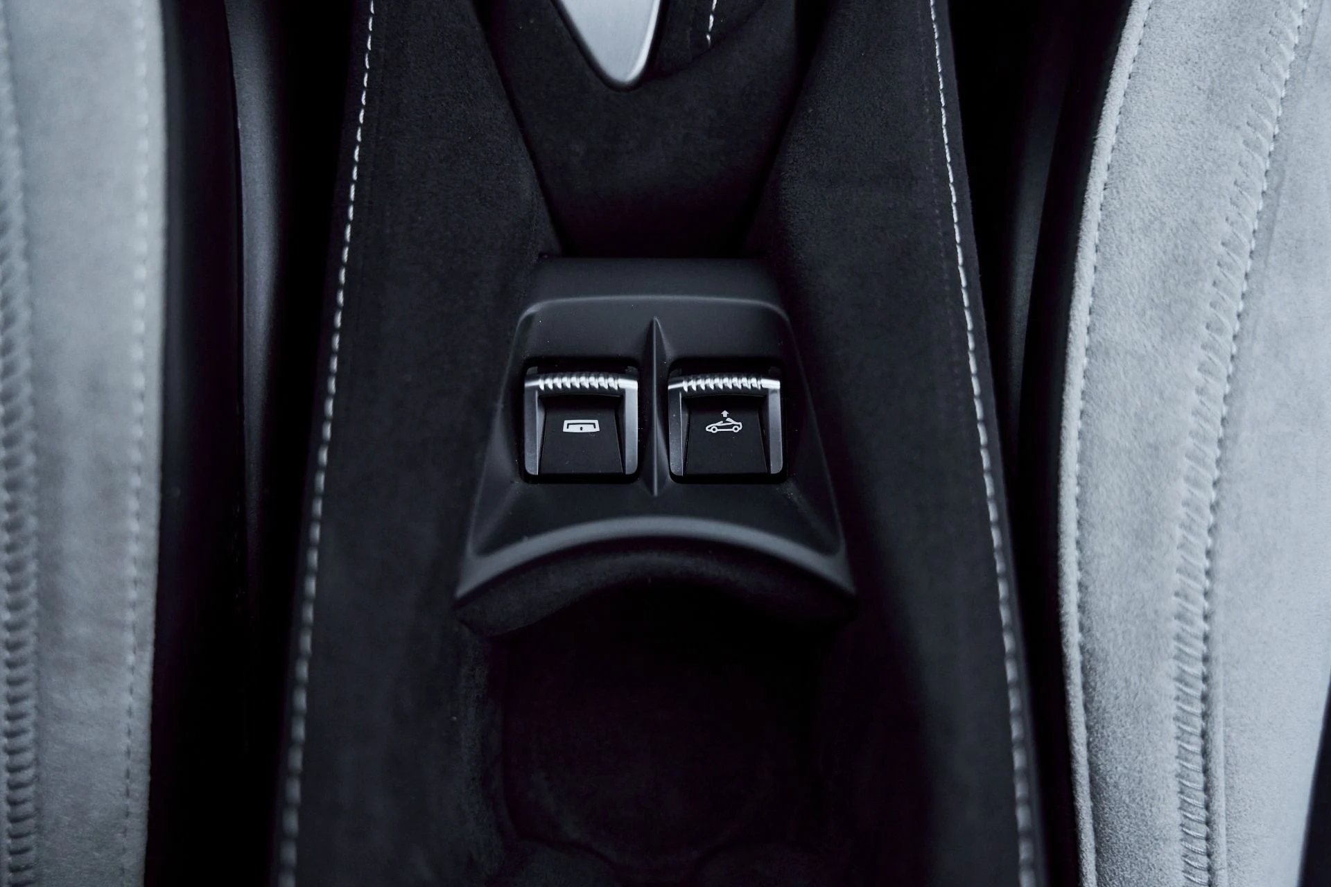 mph060_3858269686_Used_2024_Mc_Laren_750_S_1767753328_0e384bbc16