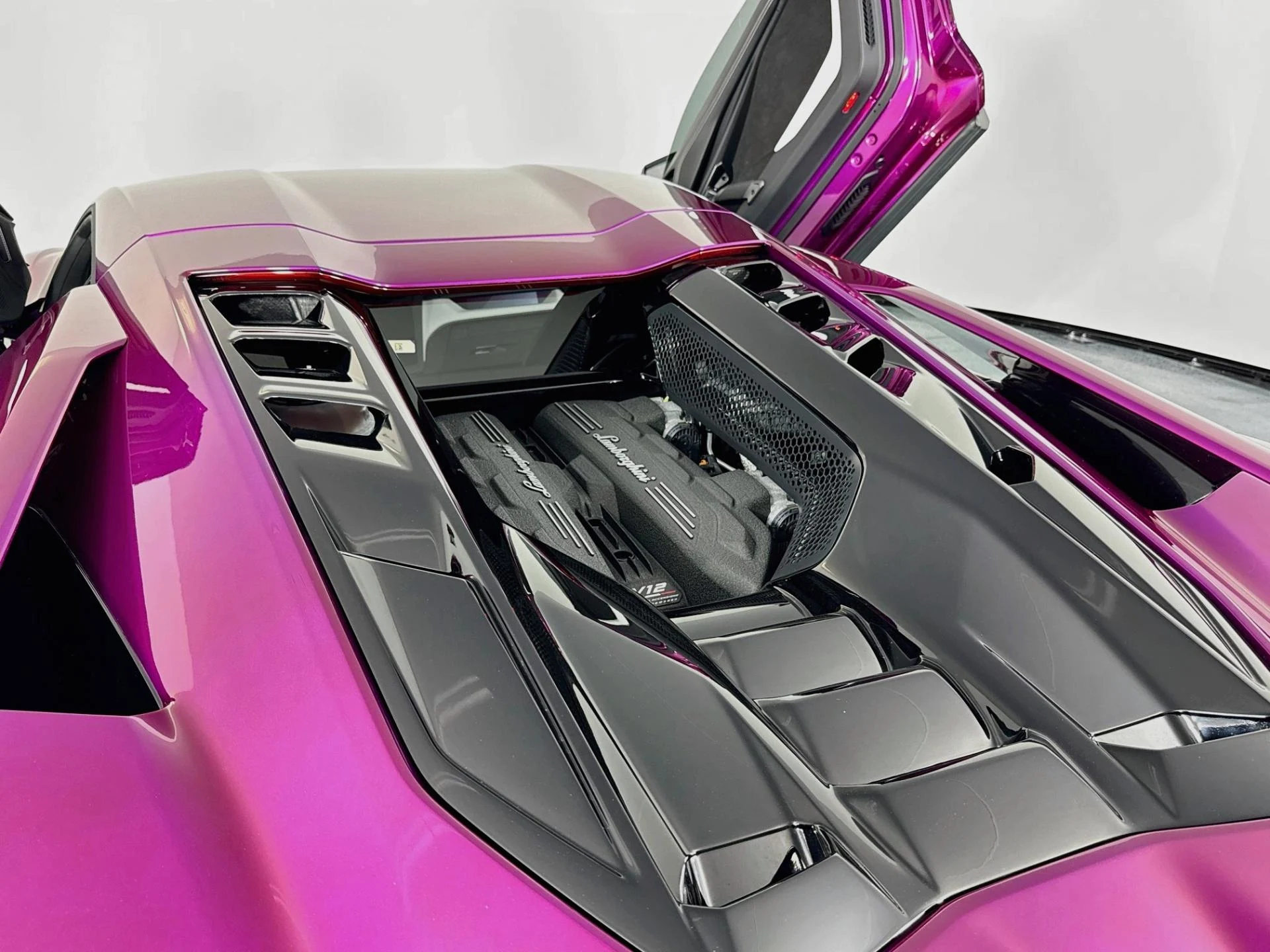 mph060_3871809324_Used_2024_Lamborghini_Revuelto_1787336739_c946c5c983