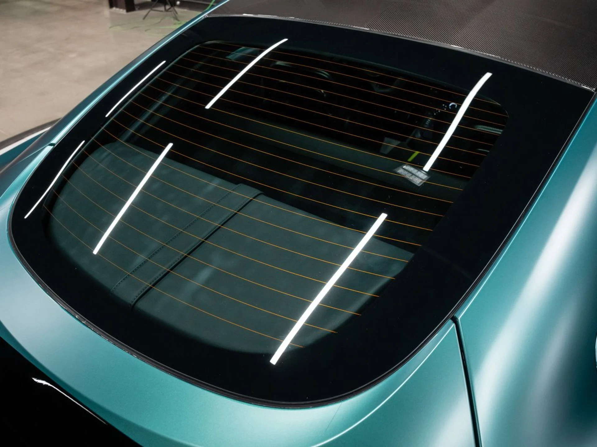 mph060_3876133927_aston_martin_vantage_2023_04010182c1