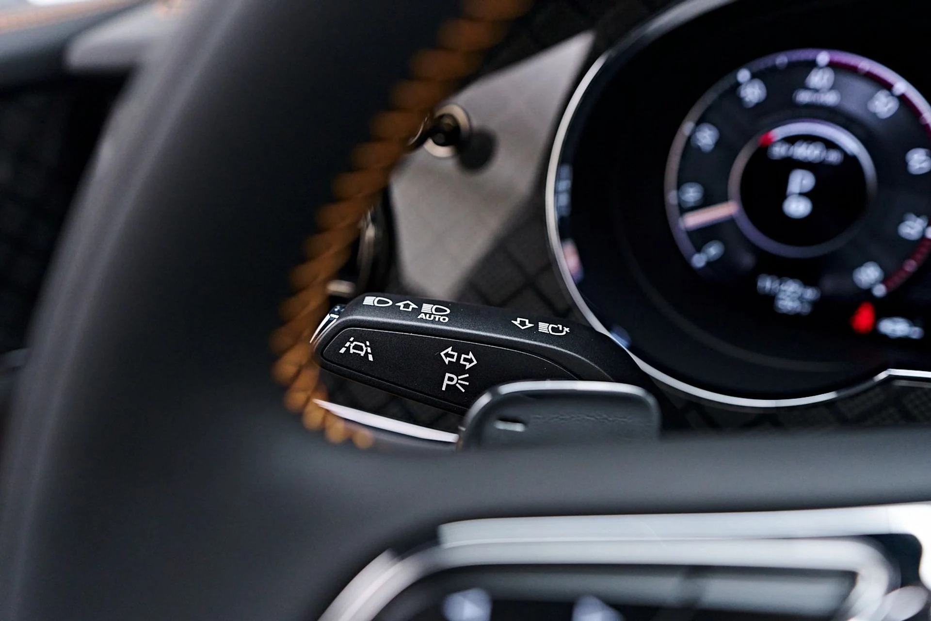 mph060_3901610948_Used_2025_Bentley_Bentayga_S_Black_Edition_1738363048_a8ed61f979