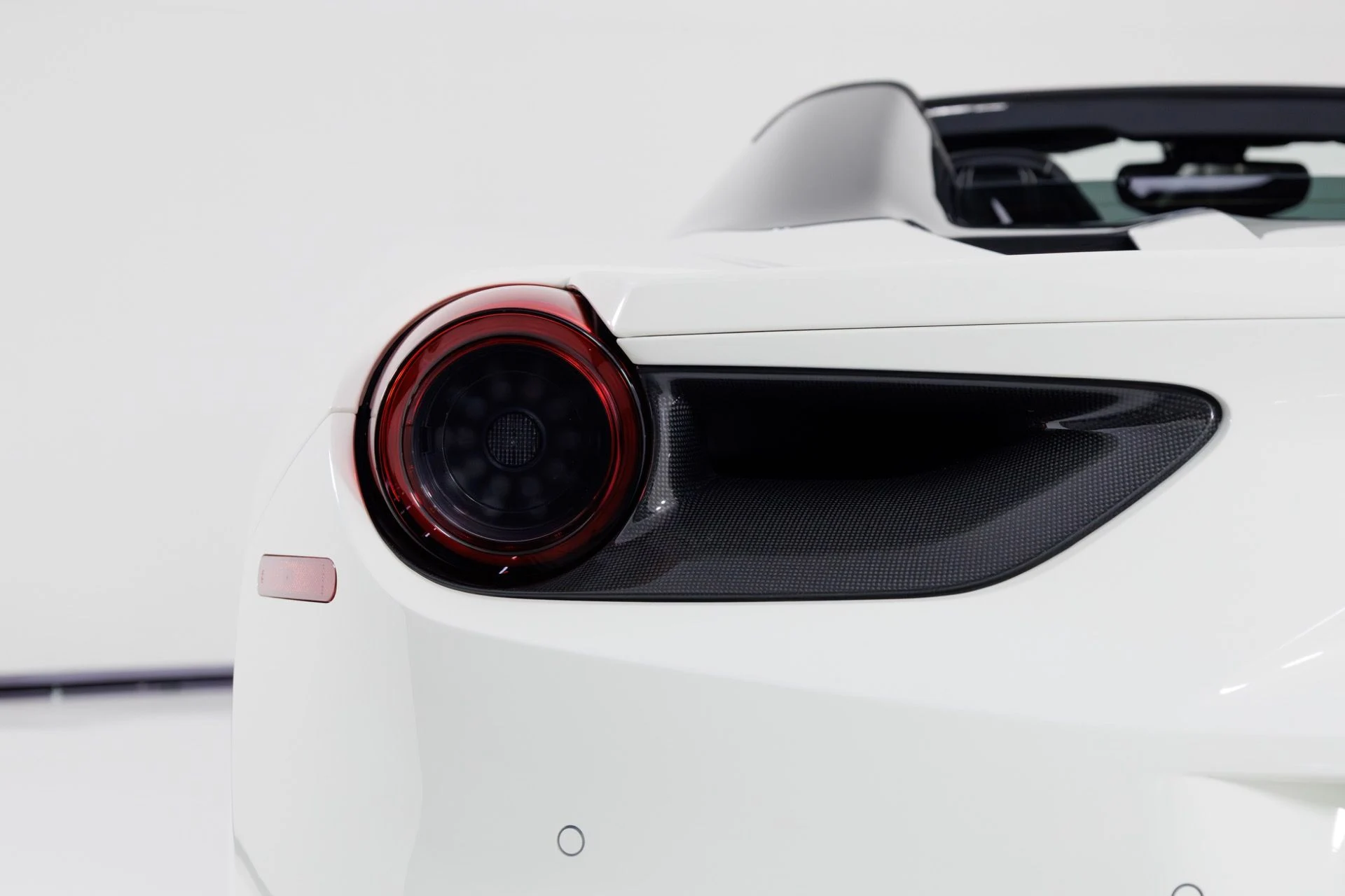 mph060_3952815473_Used_2018_Ferrari_488_Spider_1768934448_a5cd738092