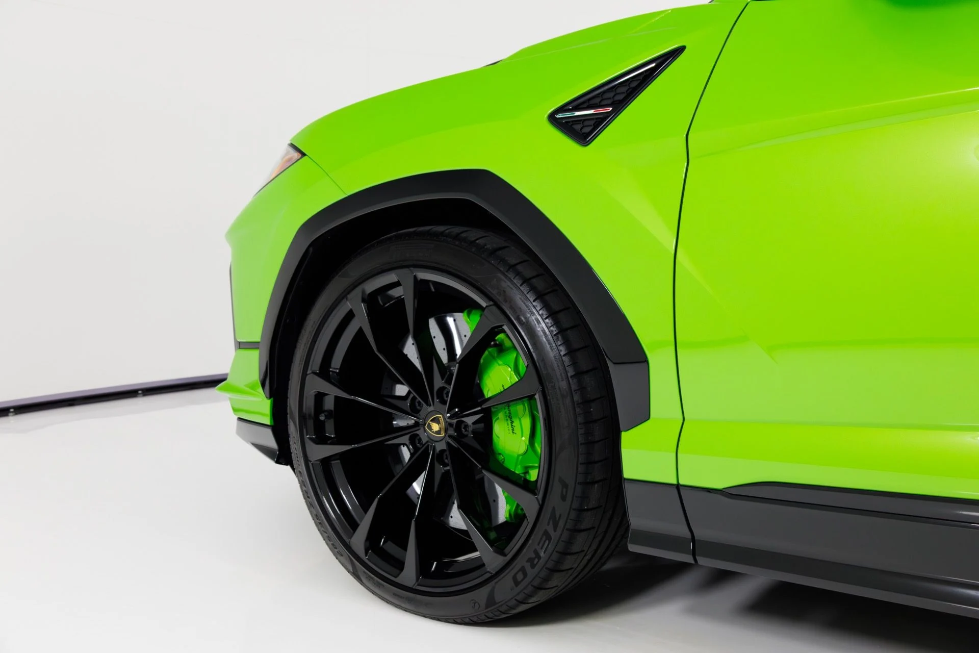 mph060_3968809777_Used_2023_Lamborghini_Urus_S_1769555052_20aa635466