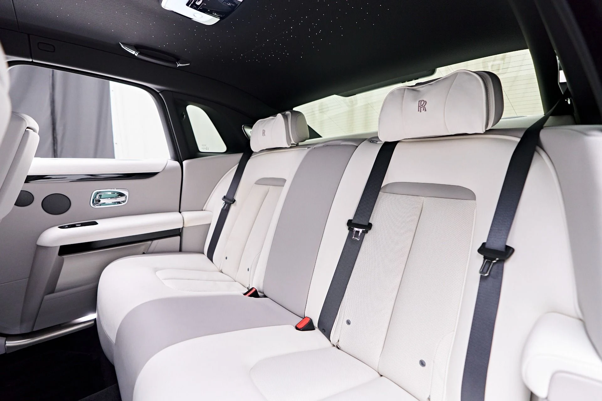 mph060_4031828096_Used_2024_Rolls_Royce_Ghost_Base_1752169894_4c320c32c1