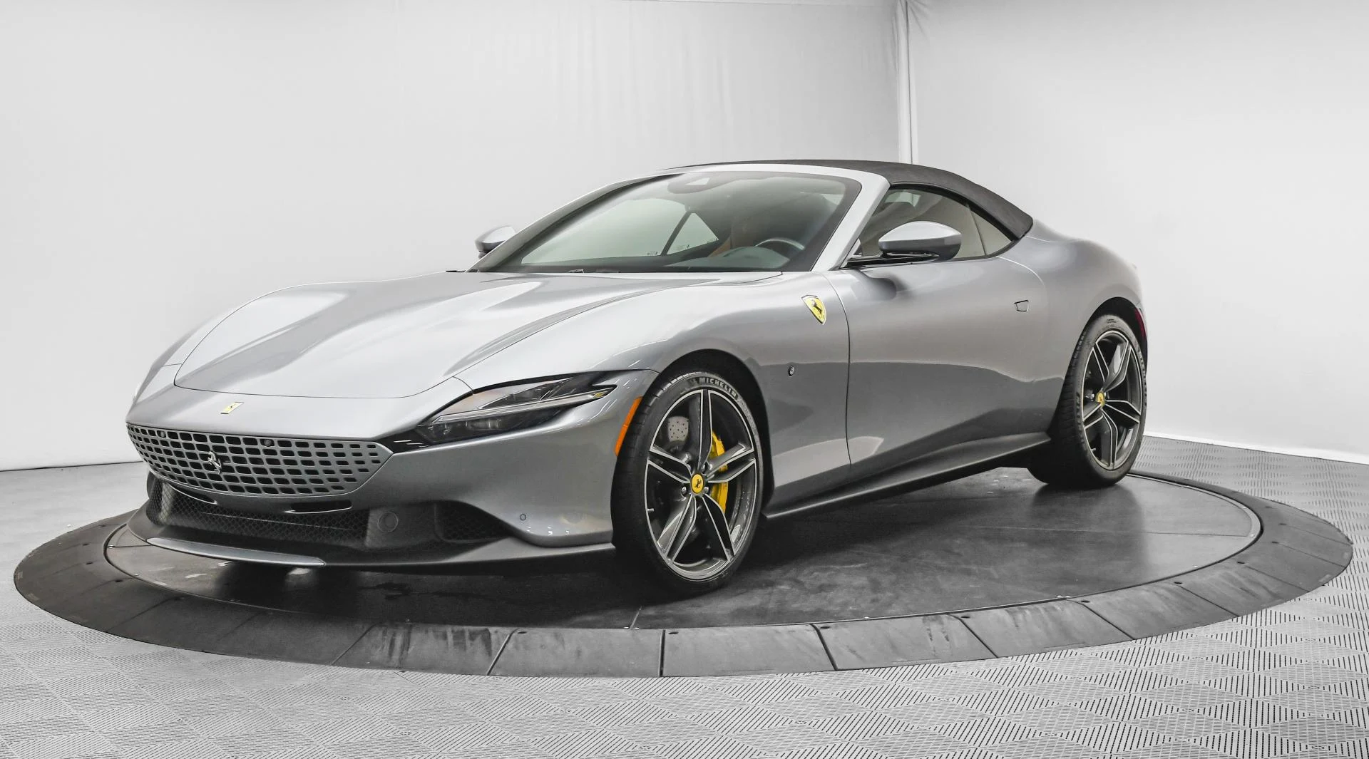 mph060_4037372997_Used_2025_Ferrari_Roma_Spider_1755677588_8c31082aed