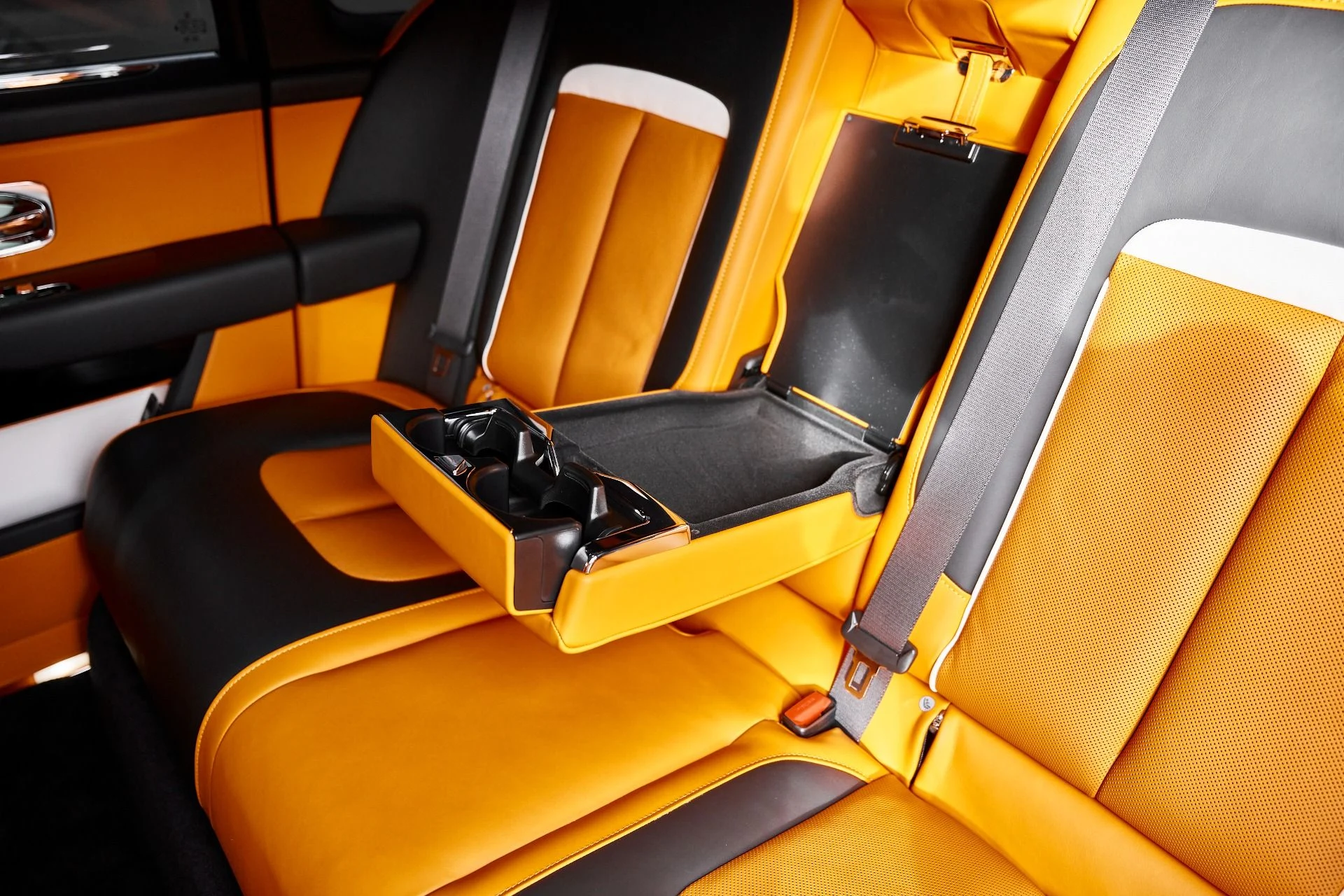 mph060_4044851114_Used_2025_Rolls_Royce_Cullinan_Base_1770950924_ae06d51f6f