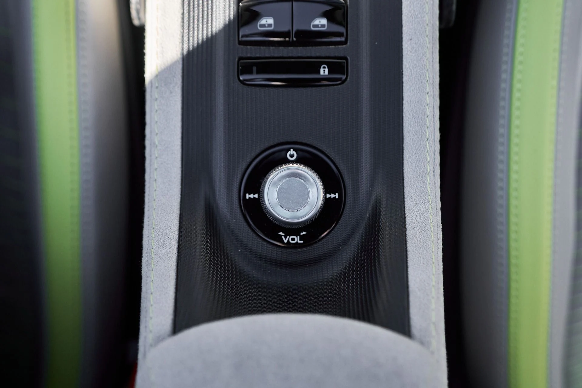 mph060_4061995179_Used_2023_Maserati_MC_20_Cielo_1761946968_c6acba0847