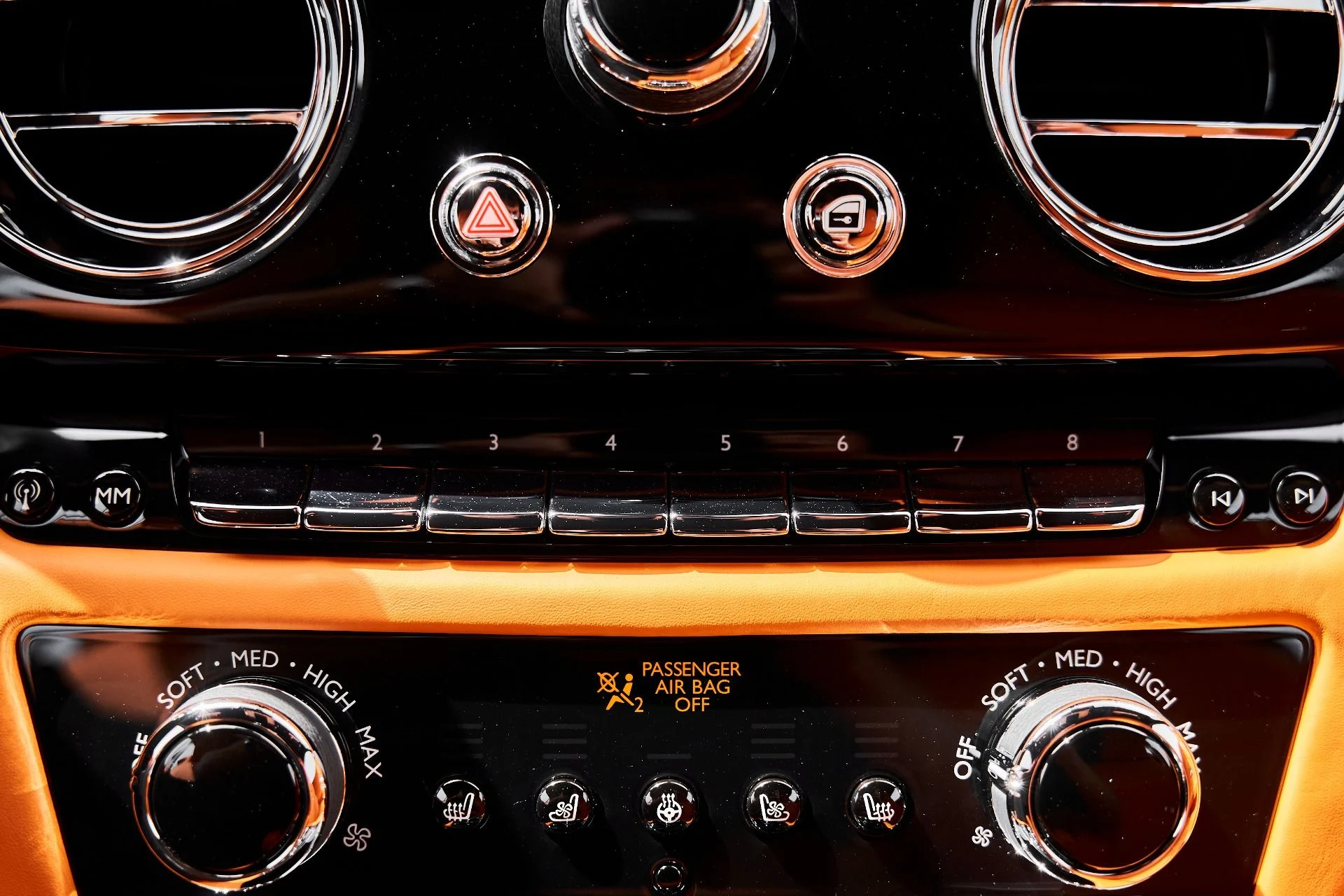 mph060_4081610023_Used_2025_Rolls_Royce_Spectre_Base_1775928291_3d9e6c8643