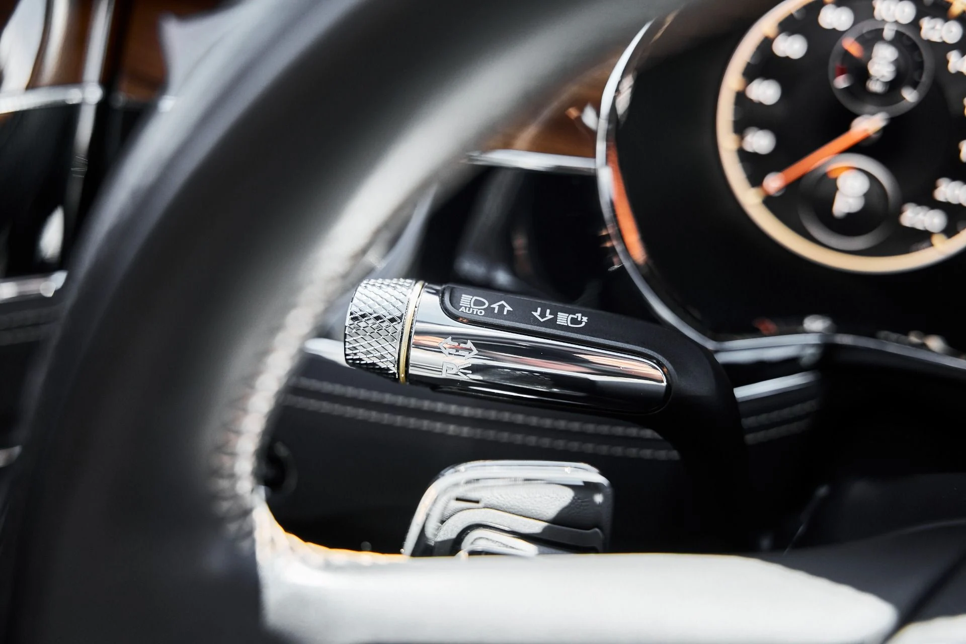 mph060_4098798048_Used_2024_Bentley_Flying_Spur_1782150736_6a320161c0