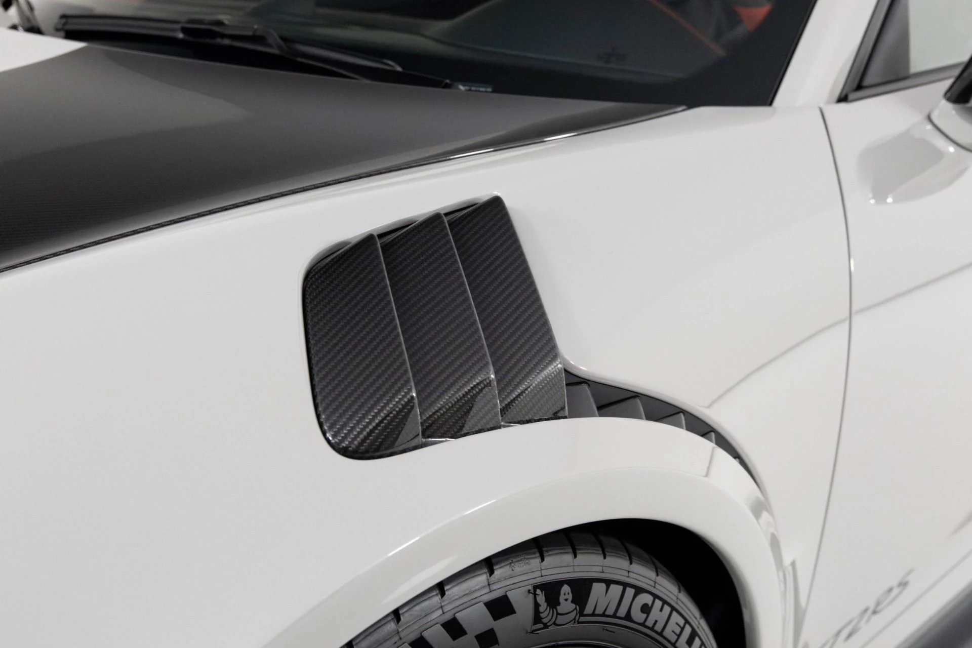 mph060_4104470635_Used_2018_Porsche_911_GT_2_RS_1762984505_ac02ec3a7d