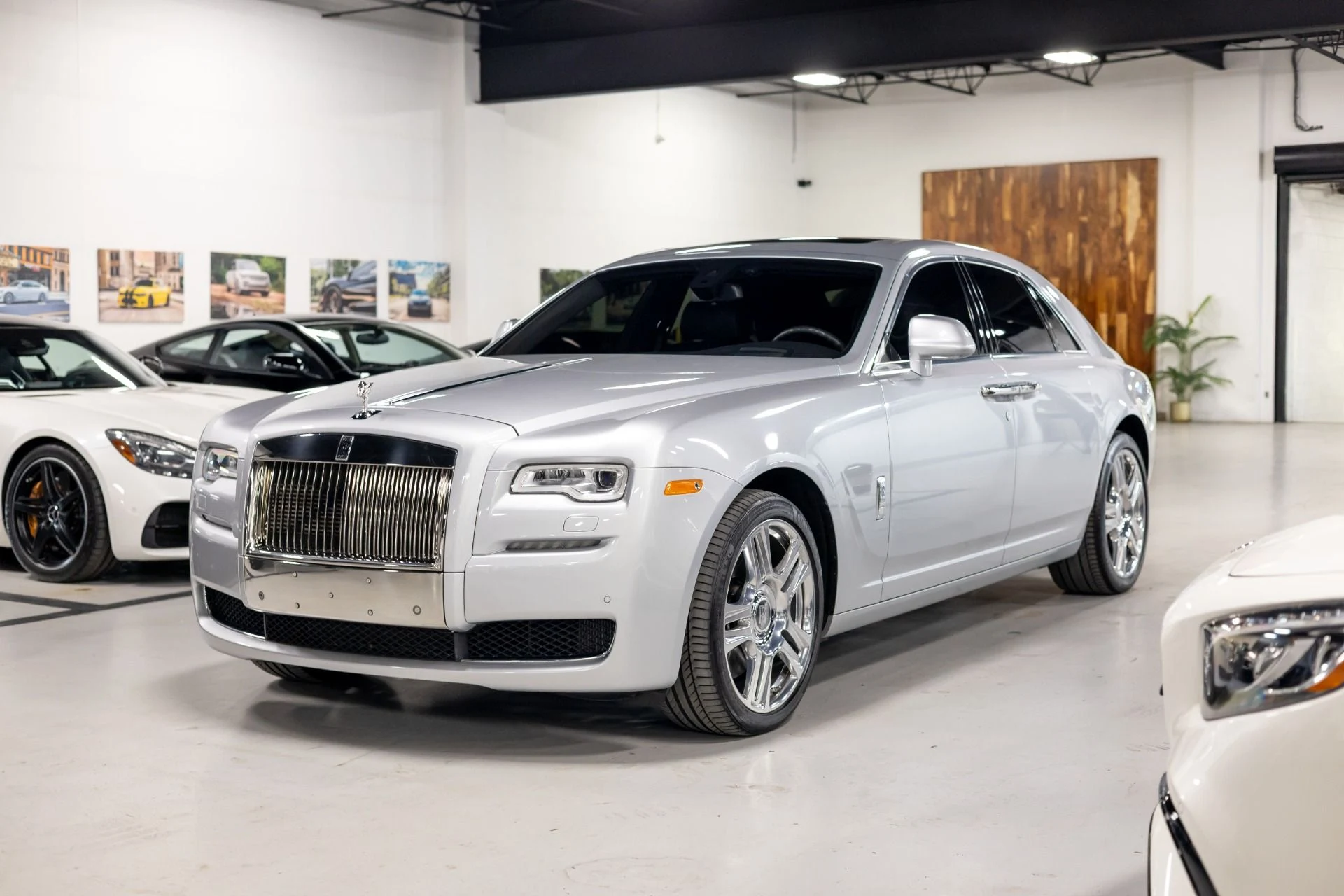 mph060_4105803385_Used_2015_Rolls_Royce_Ghost_1760219601_032d19911c