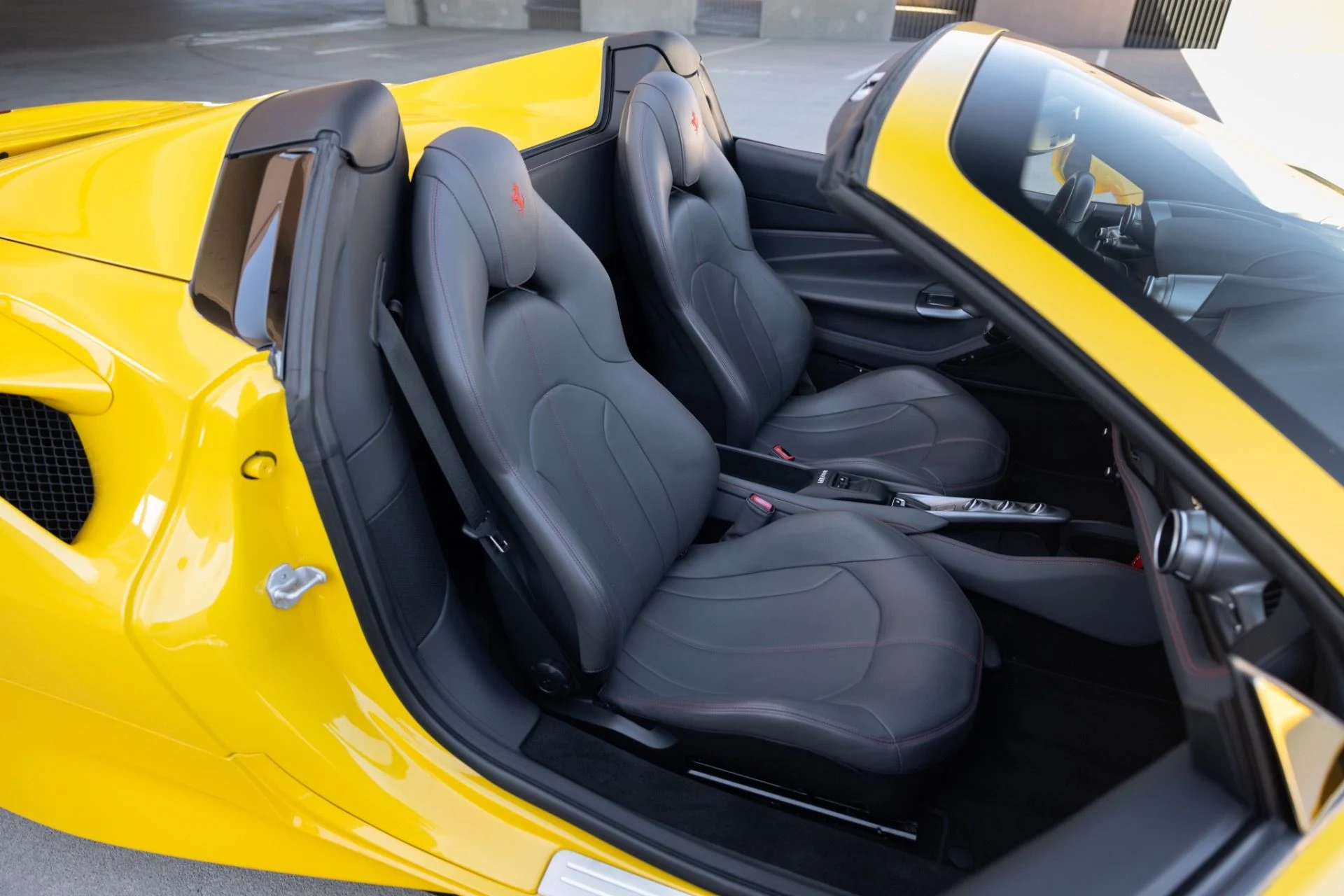 mph060_411848252_Used_2022_Ferrari_F8_Spider_1790977692_b376b93bc2