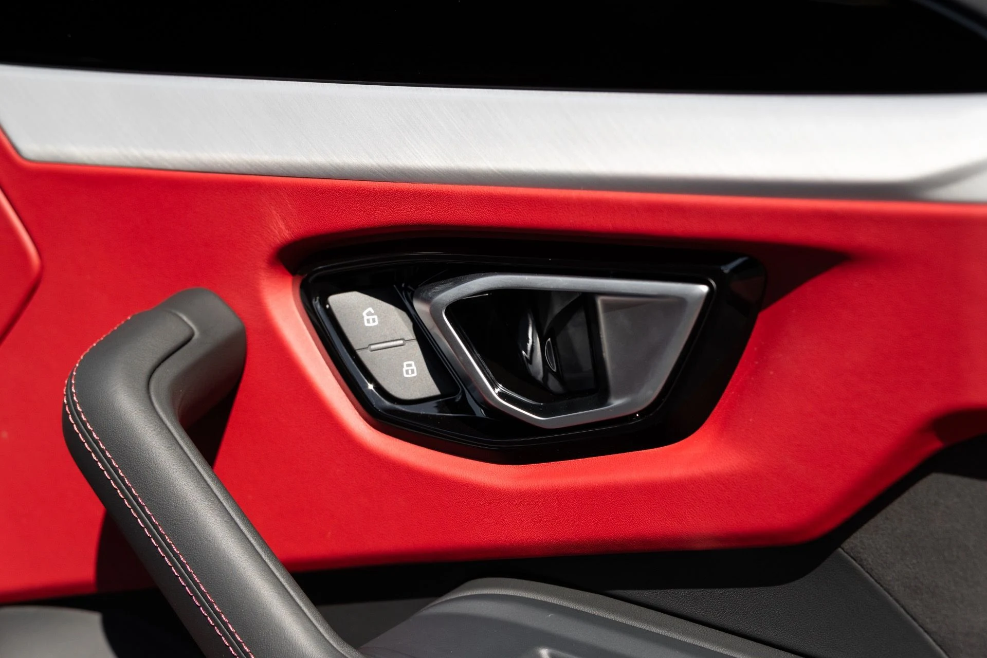 mph060_4137767136_Used_2022_Lamborghini_Urus_1770690392_c8271f68db