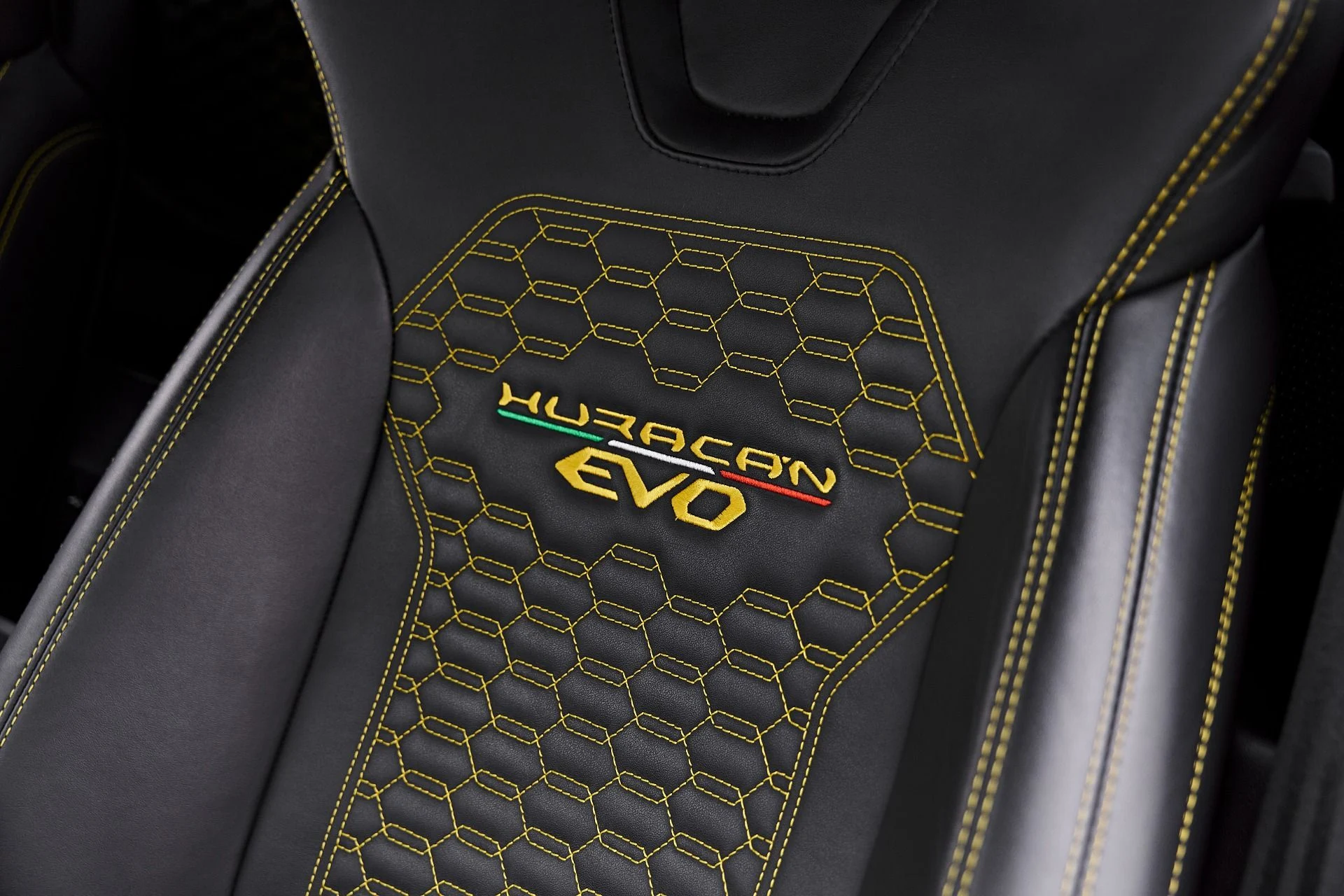 mph060_4150953007_Used_2022_Lamborghini_Huracan_EVO_Base_1787357903_46bbe06c2d