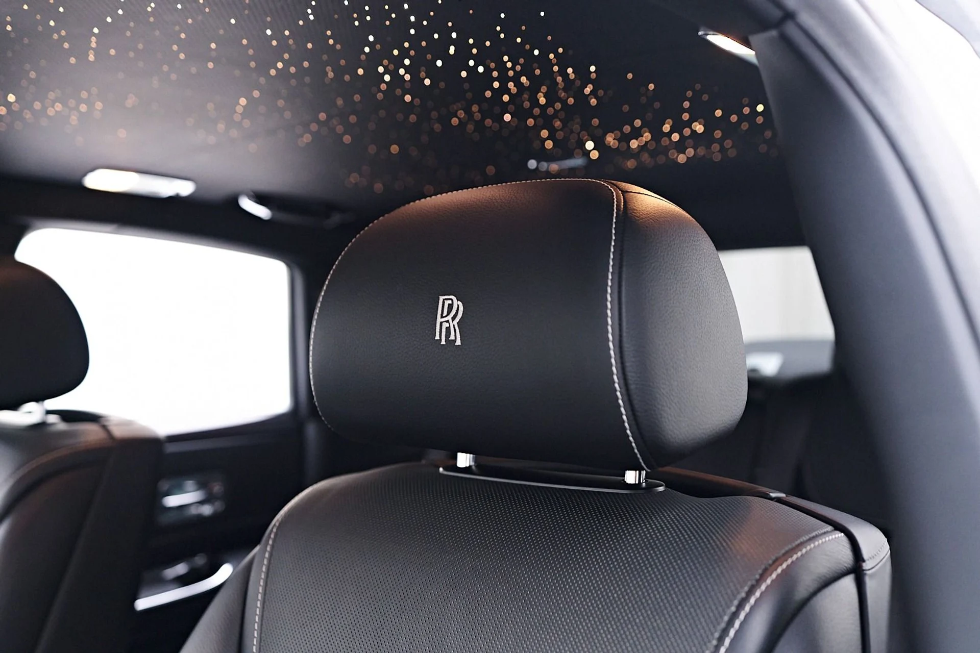 mph060_4161663424_Used_2019_Rolls_Royce_Ghost_Base_1744847276_9c00045215