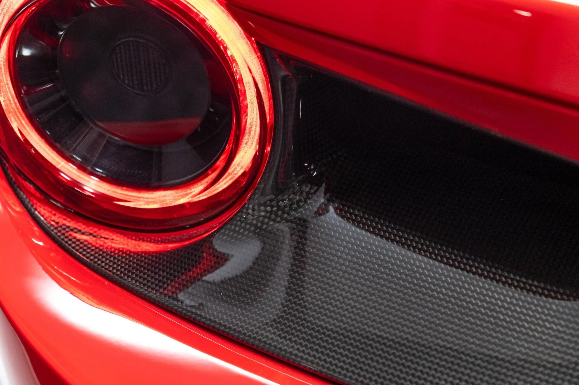 mph060_4180444839_Used_2018_Ferrari_488_Spider_1786656638_0c908b9395