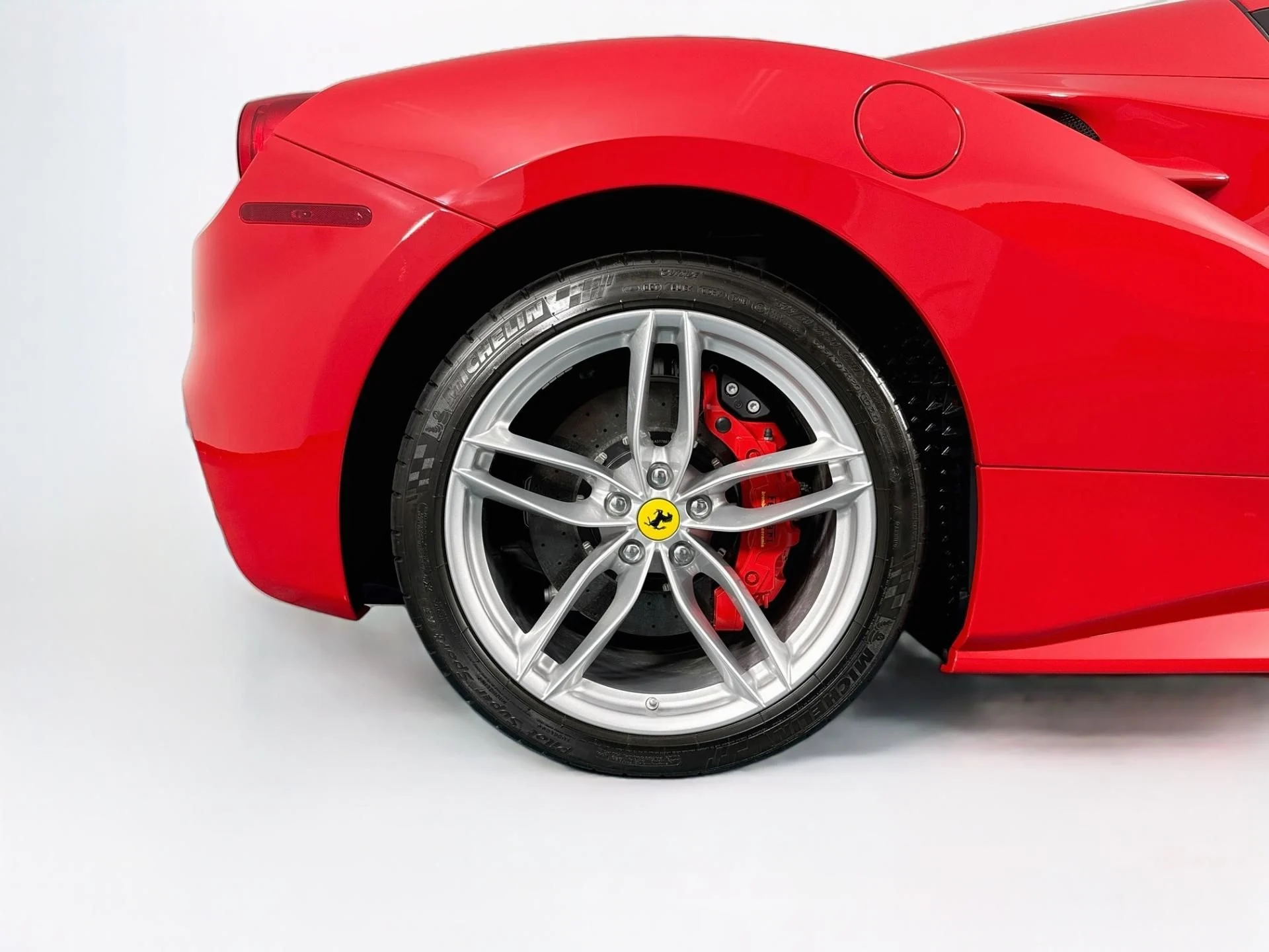 mph060_4210646727_Used_2019_Ferrari_488_Spider_1787009363_3453f32e2b
