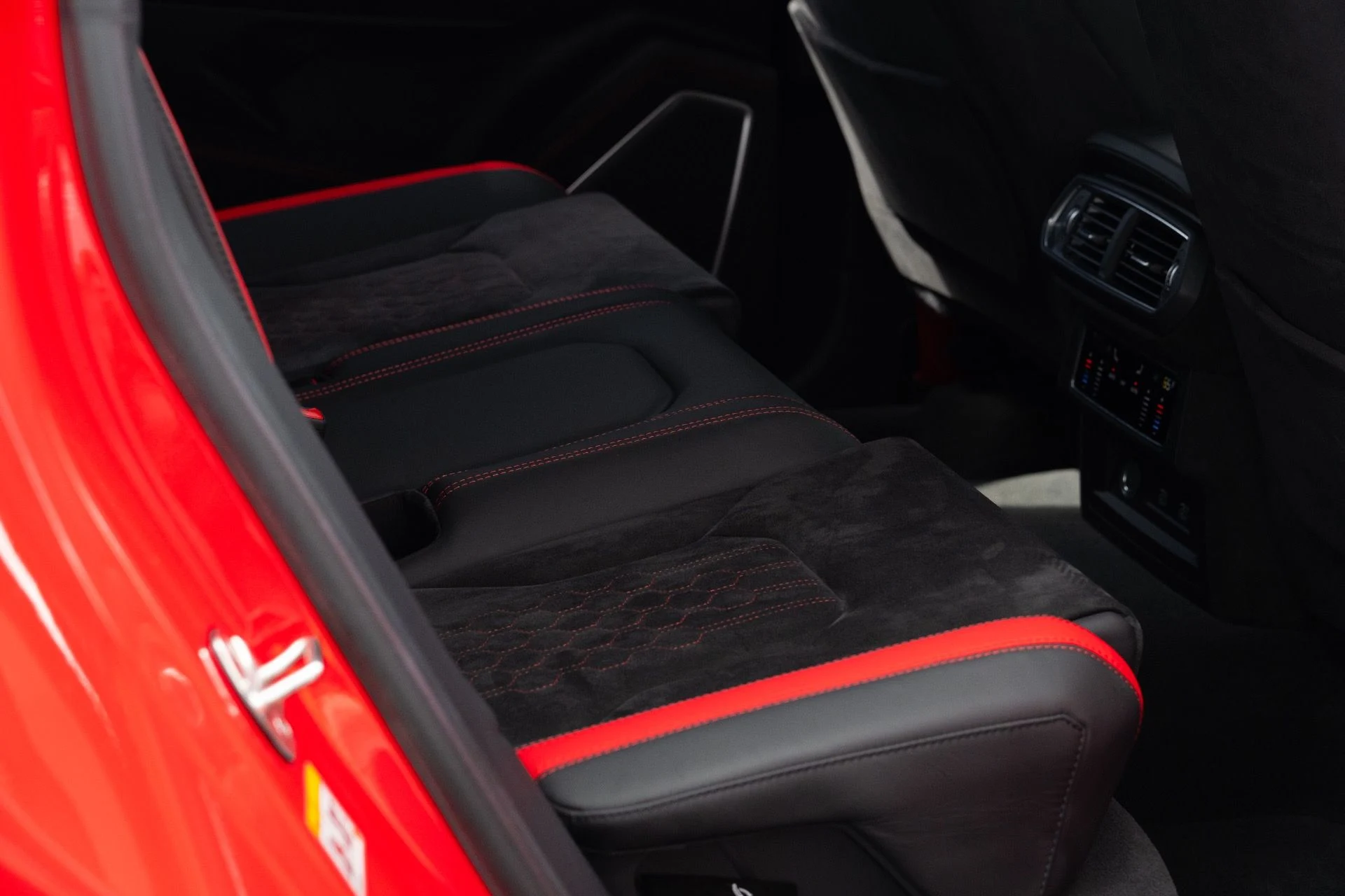 mph060_4226080261_Used_2023_Lamborghini_Urus_S_1771018680_da29f2b519