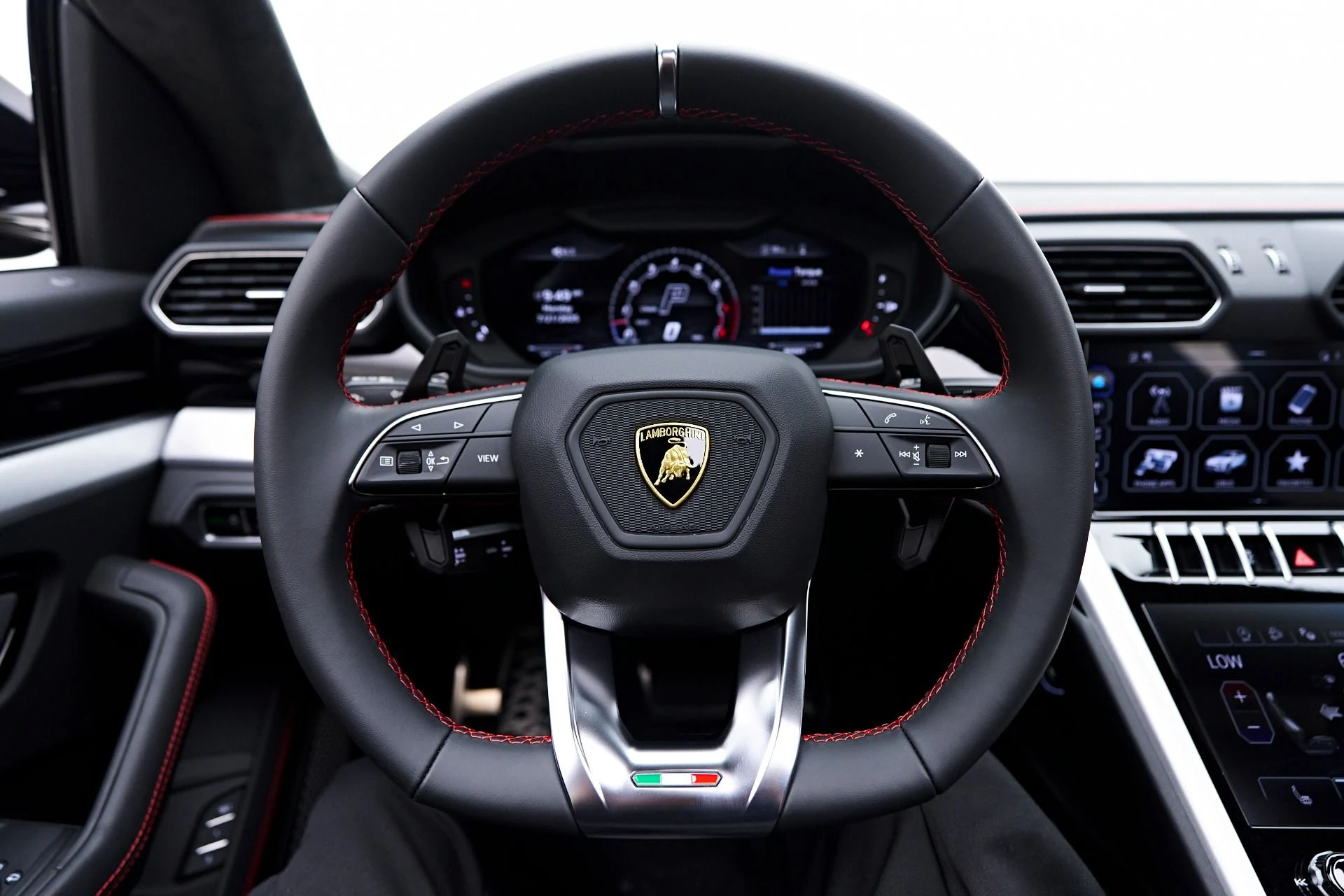 mph060_4227436728_Used_2022_Lamborghini_Urus_1753311555_a76eecb6e2
