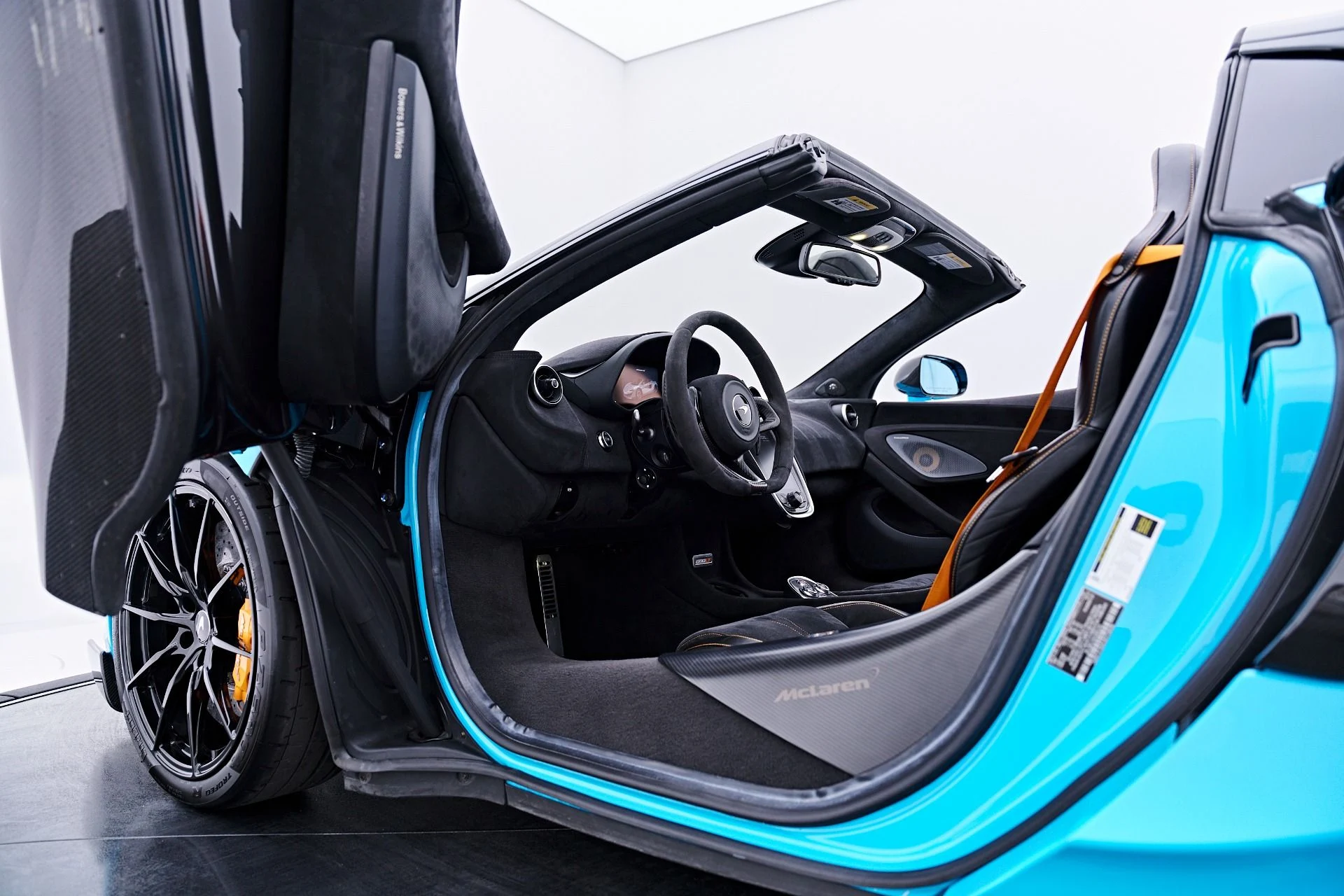 mph060_4282499577_Used_2020_Mc_Laren_600_LT_Base_1786496834_01cdd9ed0b