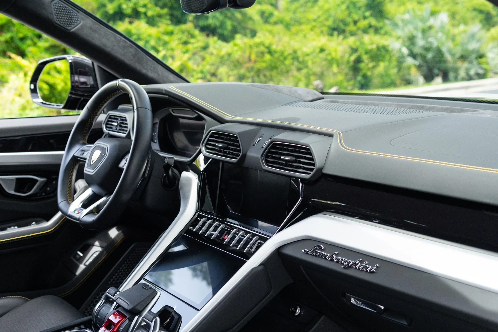 mph060_4289235183_Used_2022_Lamborghini_Urus_1776127241_4782d0da5b