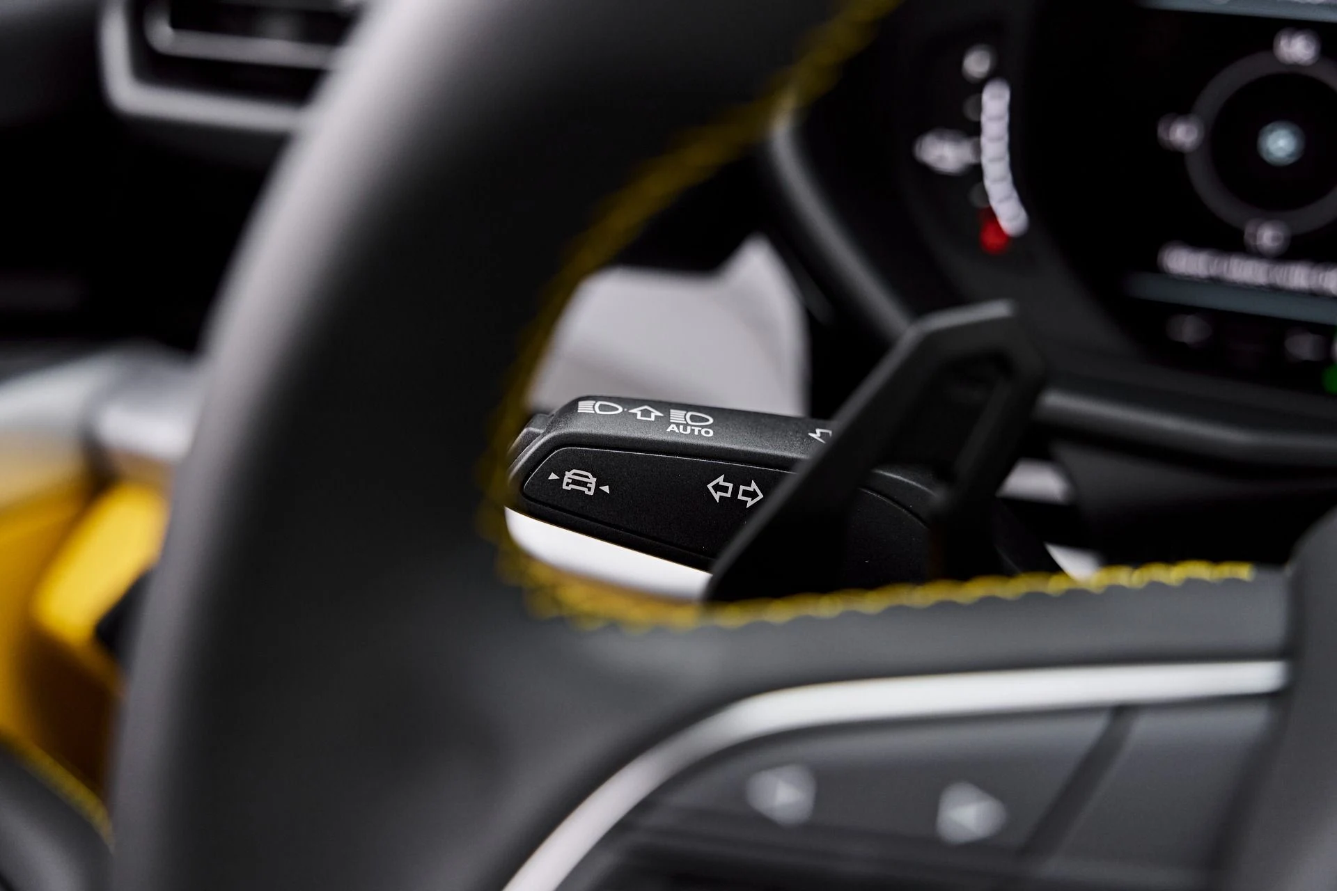 mph060_4289801650_Used_2025_Lamborghini_Urus_SE_1788049947_073e01f26e