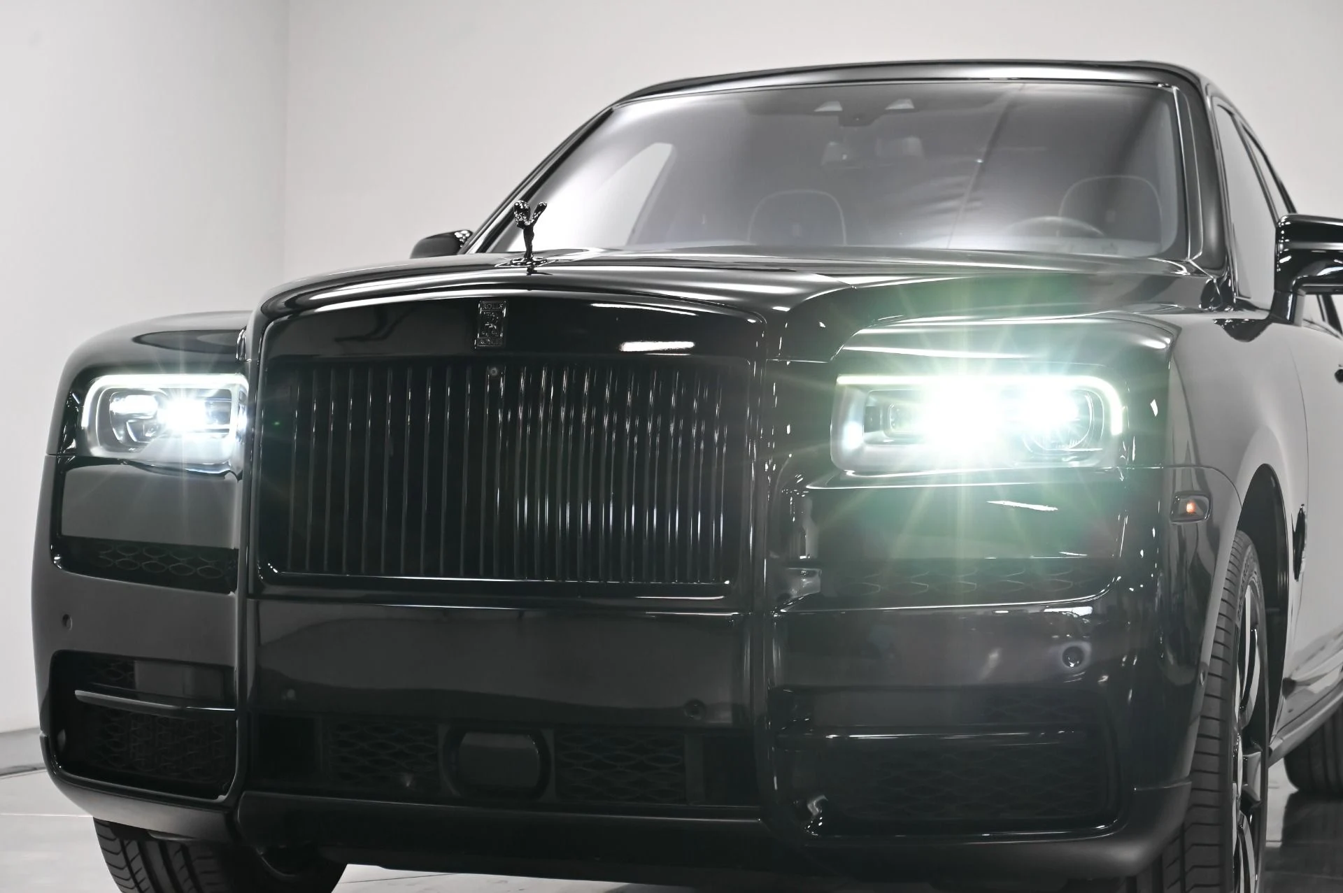 mph060_442398715_Used_2019_Rolls_Royce_Cullinan_1761408905_248d9a4a12