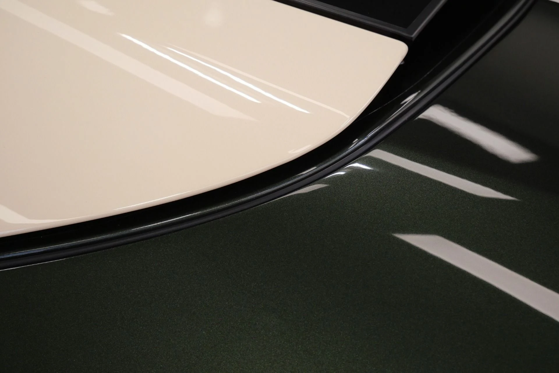 mph060_453344061_Used_2019_Ferrari_Portofino_Tailor_Made_in_NYC_Unique_Exterior_and_Interior_Colors_Amazing_1779827037_5d6d7ba04f