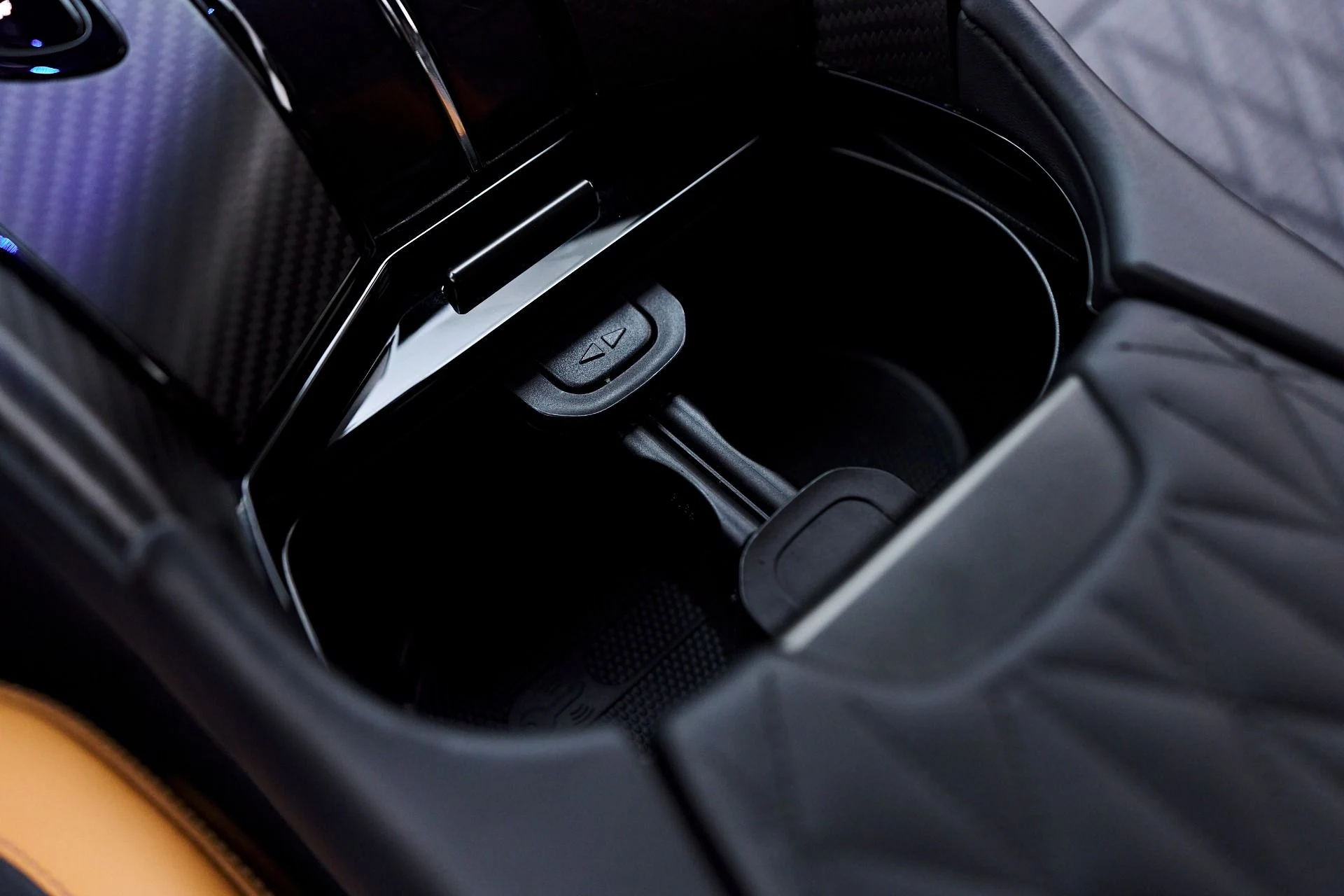 mph060_461818172_Used_2024_Aston_Martin_DB_12_1752612779_e7e3326354
