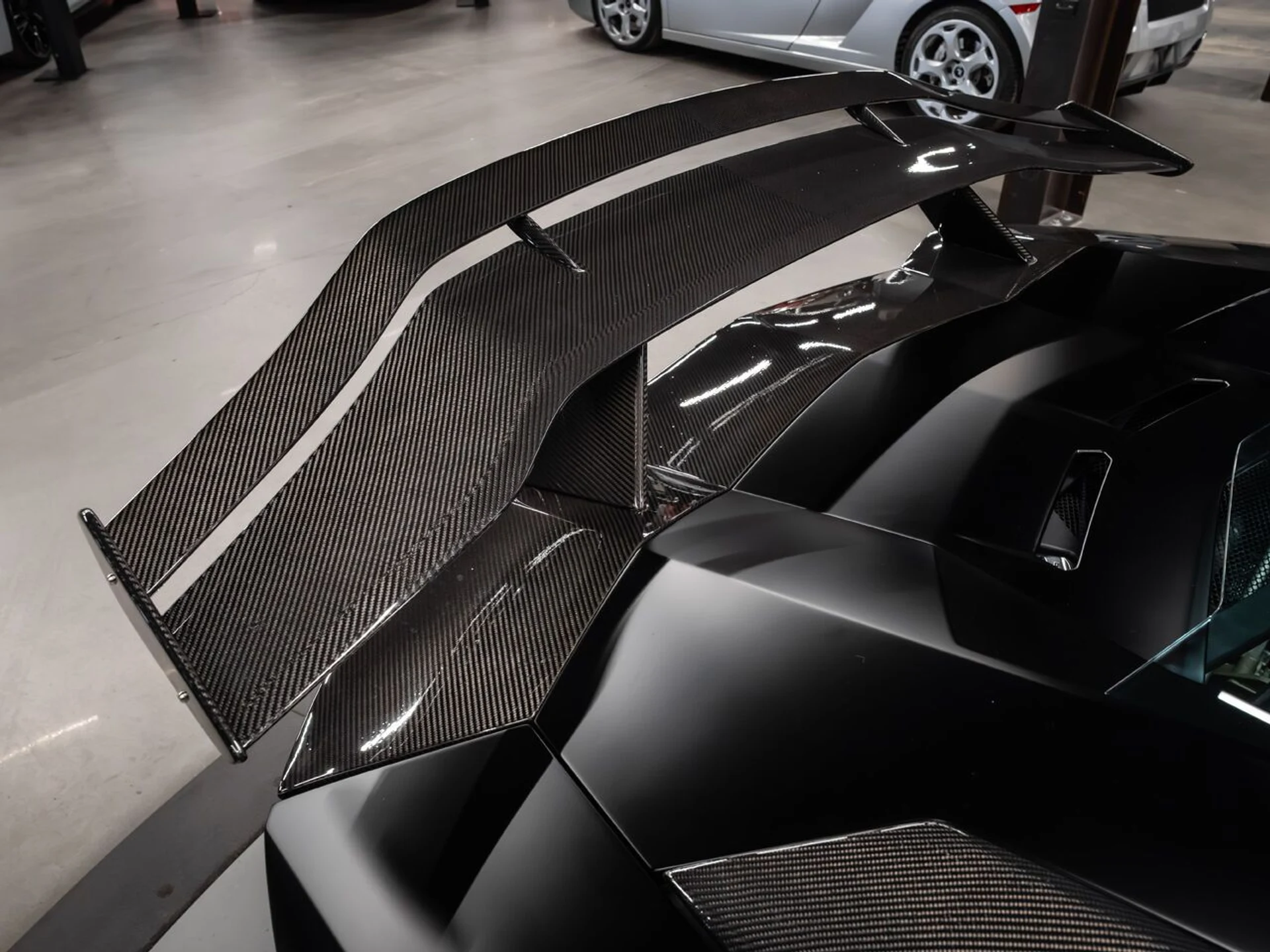 mph060_475904693_lamborghini_aventador_2015_d2d2b40cda