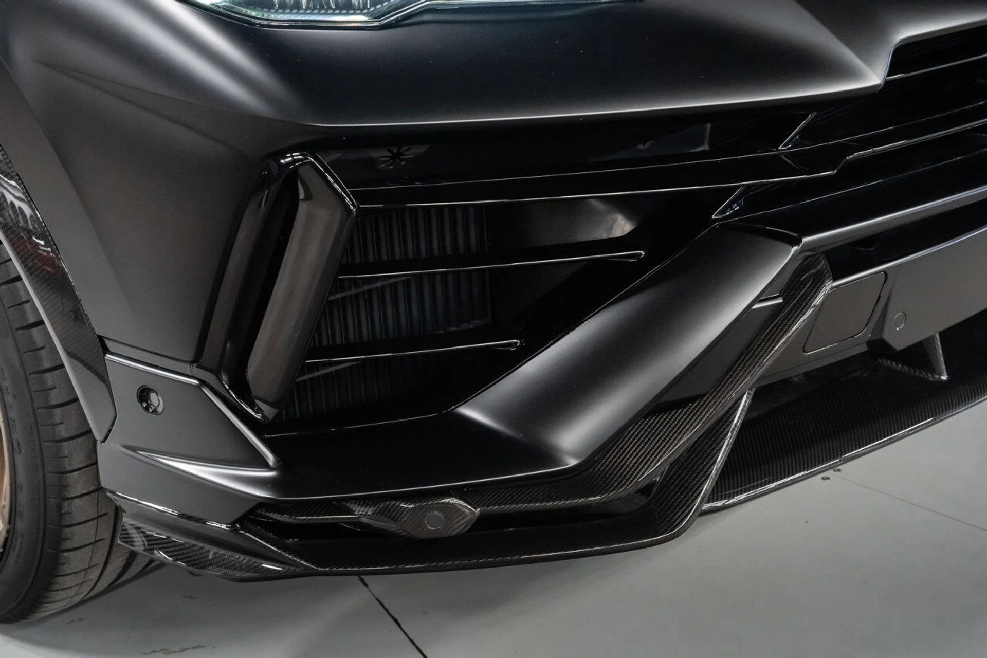 mph060_541546873_lamborghini_urus_2023_c0c84916be