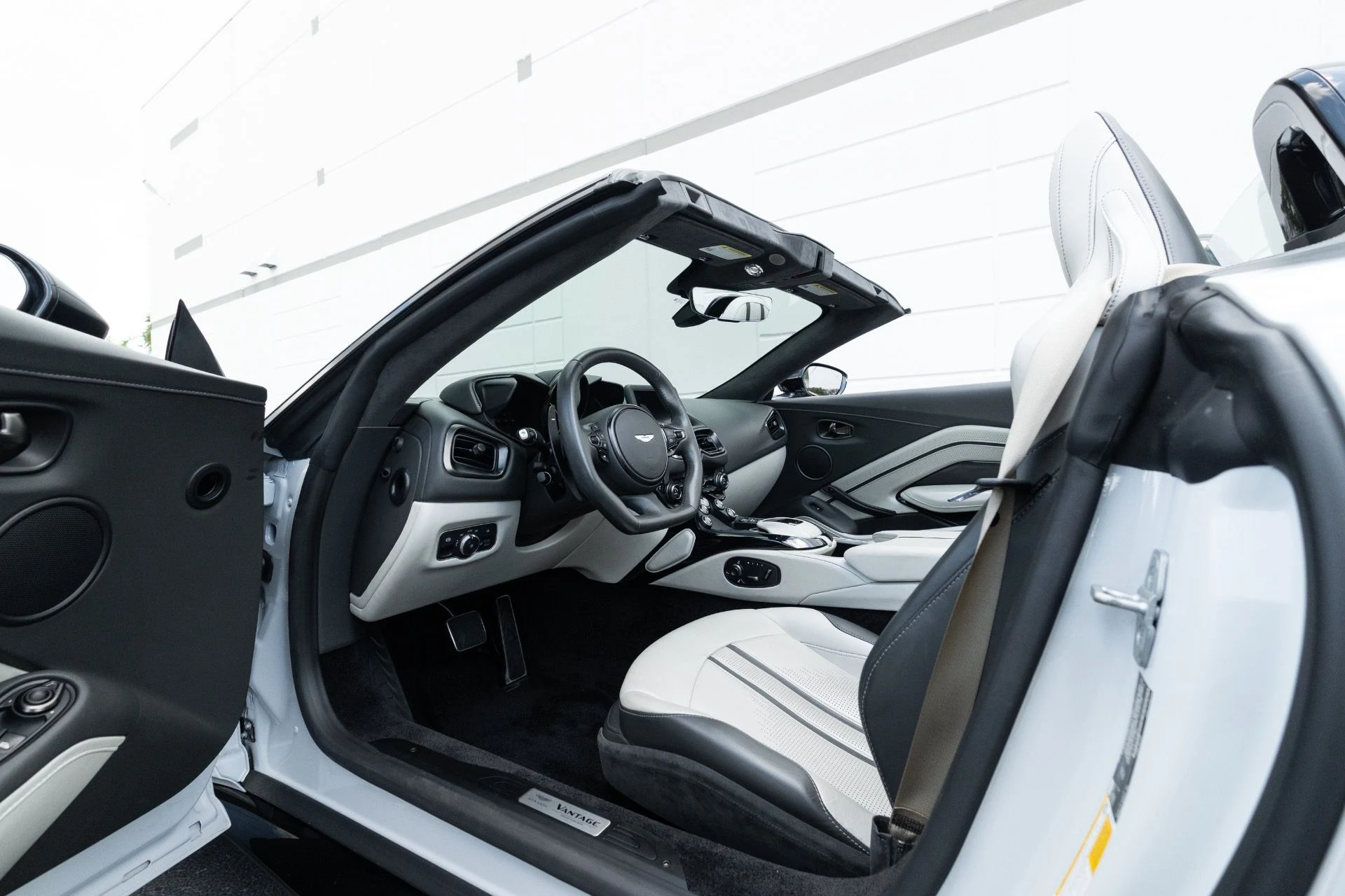 mph060_561156383_Used_2023_Aston_Martin_Vantage_V8_1773336980_53bac9b456