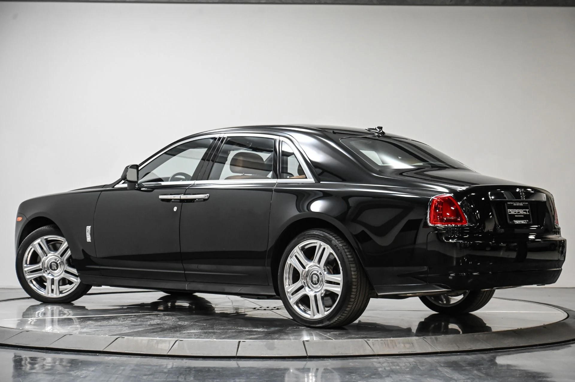 mph060_565380673_Used_2015_Rolls_Royce_Ghost_Base_1723921602_3ba70ab60b
