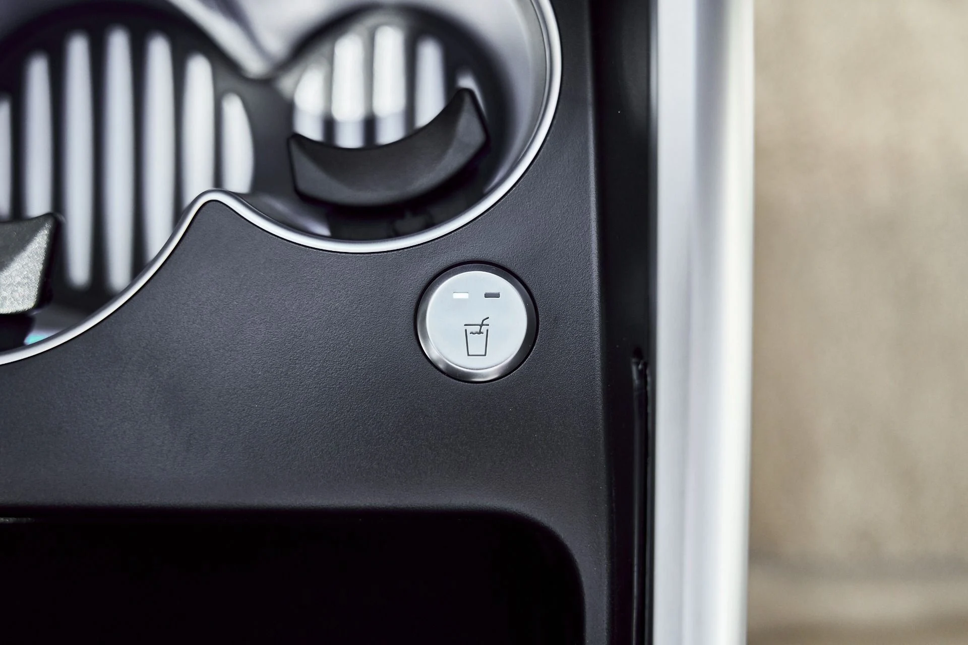 mph060_581629380_Used_2025_Mercedes_Benz_EQS_Maybach_EQS_680_1773365908_32f34c40df