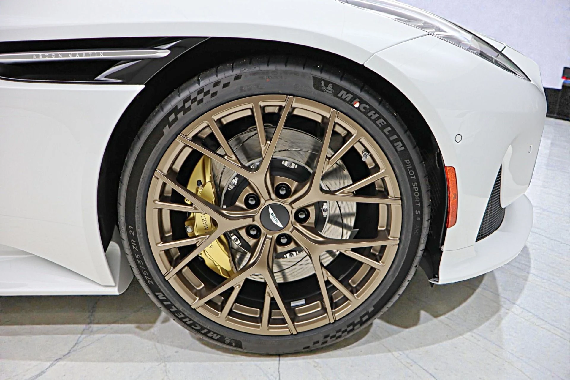 mph060_627133342_New_2026_Aston_Martin_DB_12_Volante_e74a4ff529