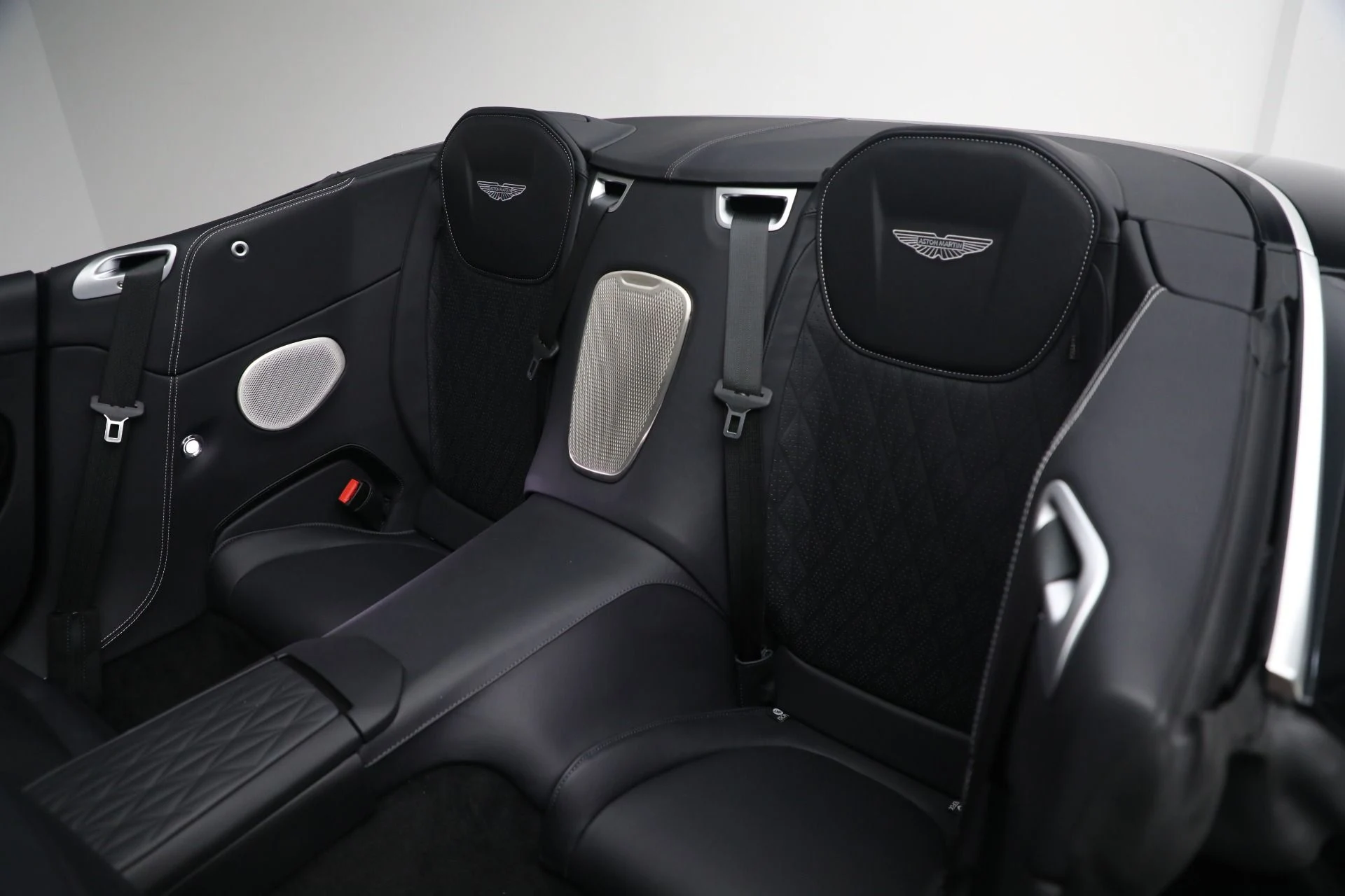 mph060_644098899_New_2025_Aston_Martin_DB_12_Volante_2f8f1d00e2