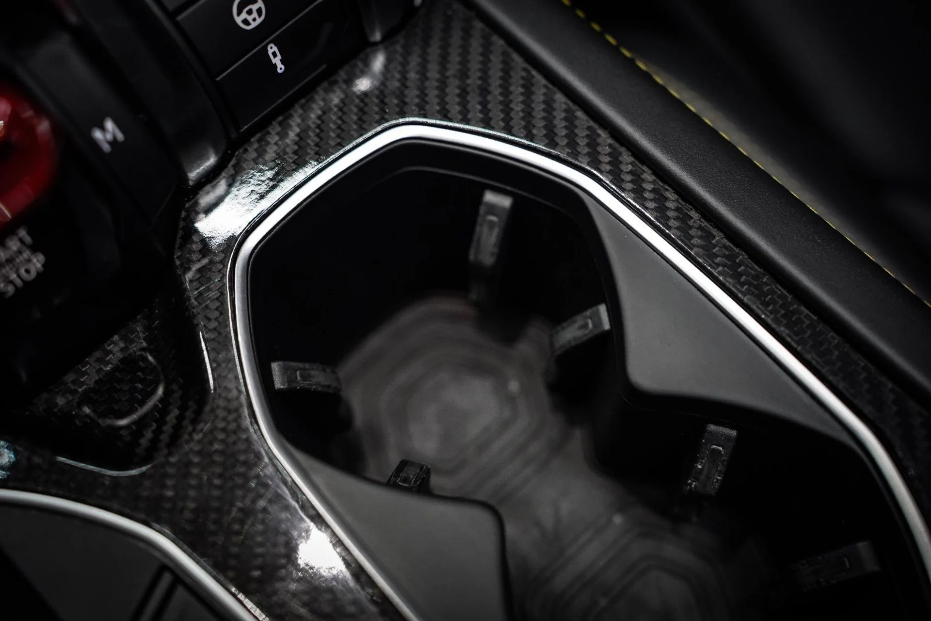 mph060_67339932_37414663_07078_2020_lamborghini_urus_027_a62b61e1f1