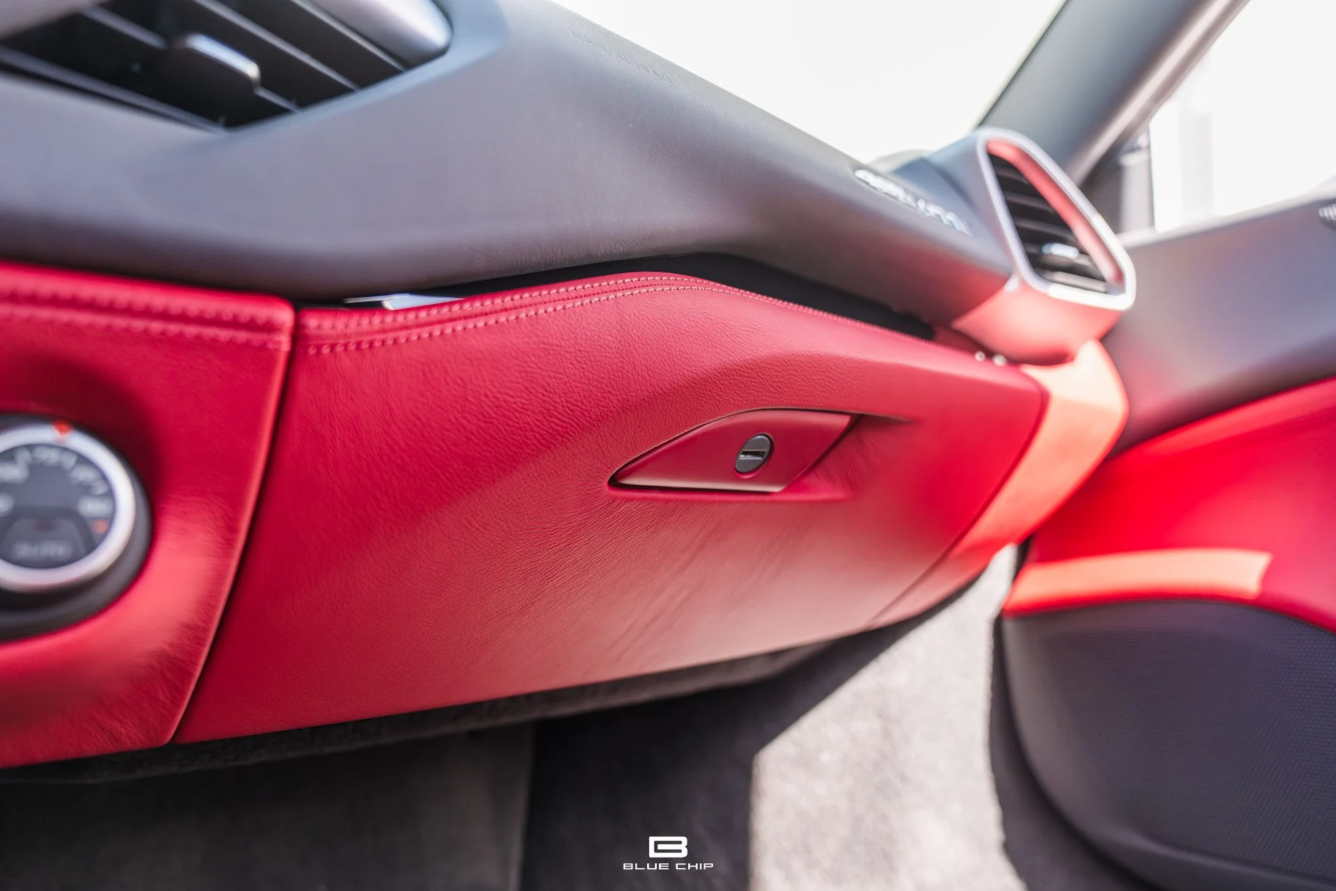 mph060_678131523_67f5b040866a18b71935f6a5_BC_488_GTB_70th_Silver_Roof_117_fabef57875